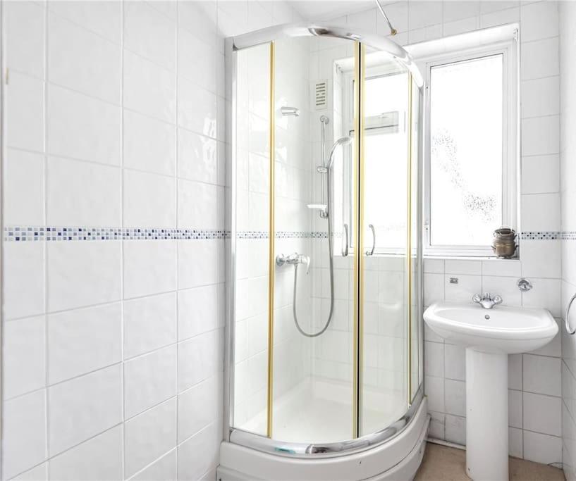 Large 5 Bedroom House In Finchley * London