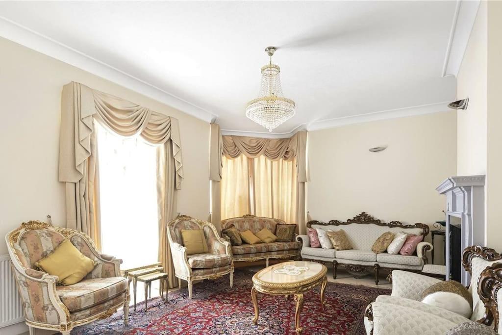 Apartment Large 5 Bedroom House In Finchley London