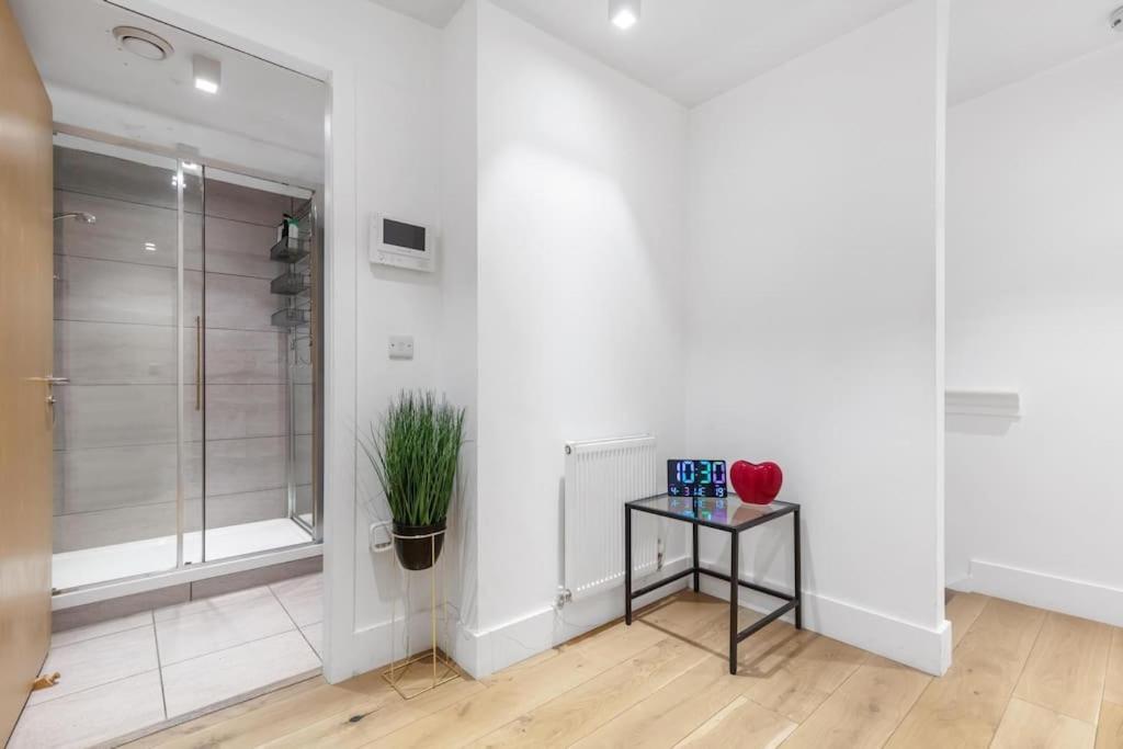 Bank/monument Apartment *