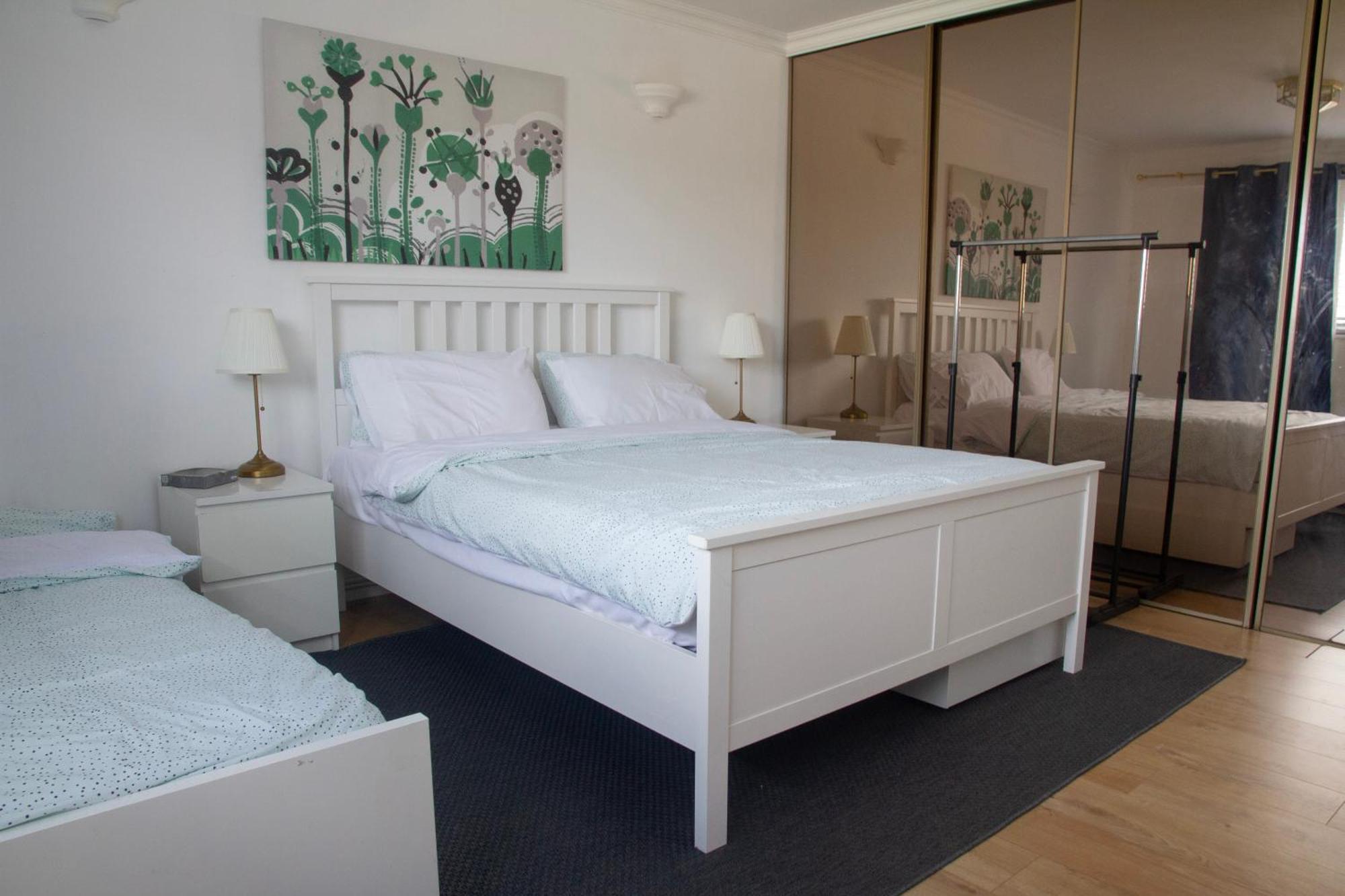 Vakantiehuis Spacious 4-bedroom Townhouse With Garden- Perfect For Groups!