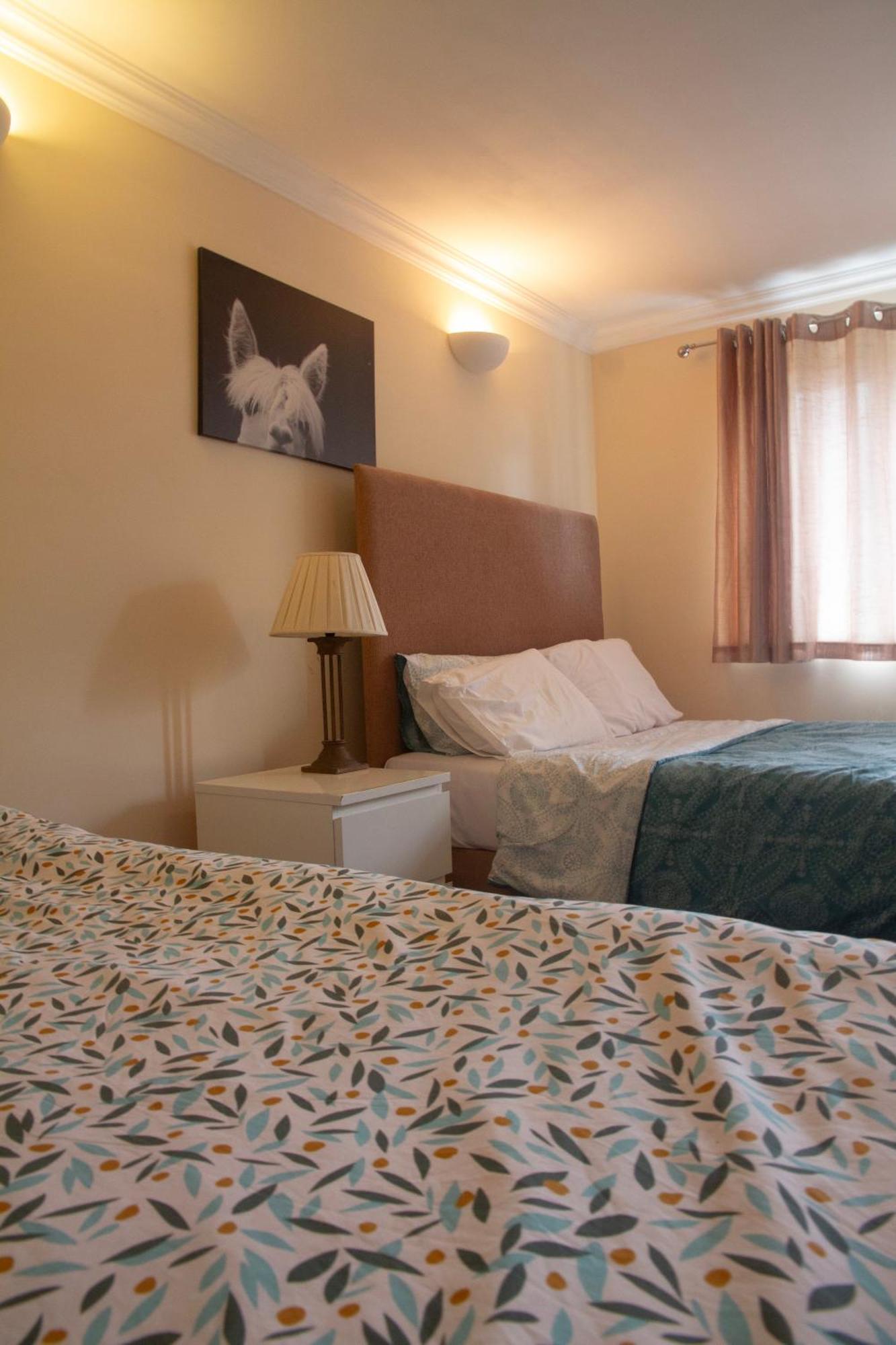 Spacious 4-bedroom Townhouse With Garden- Perfect For Groups! Vakantiehuis Londen