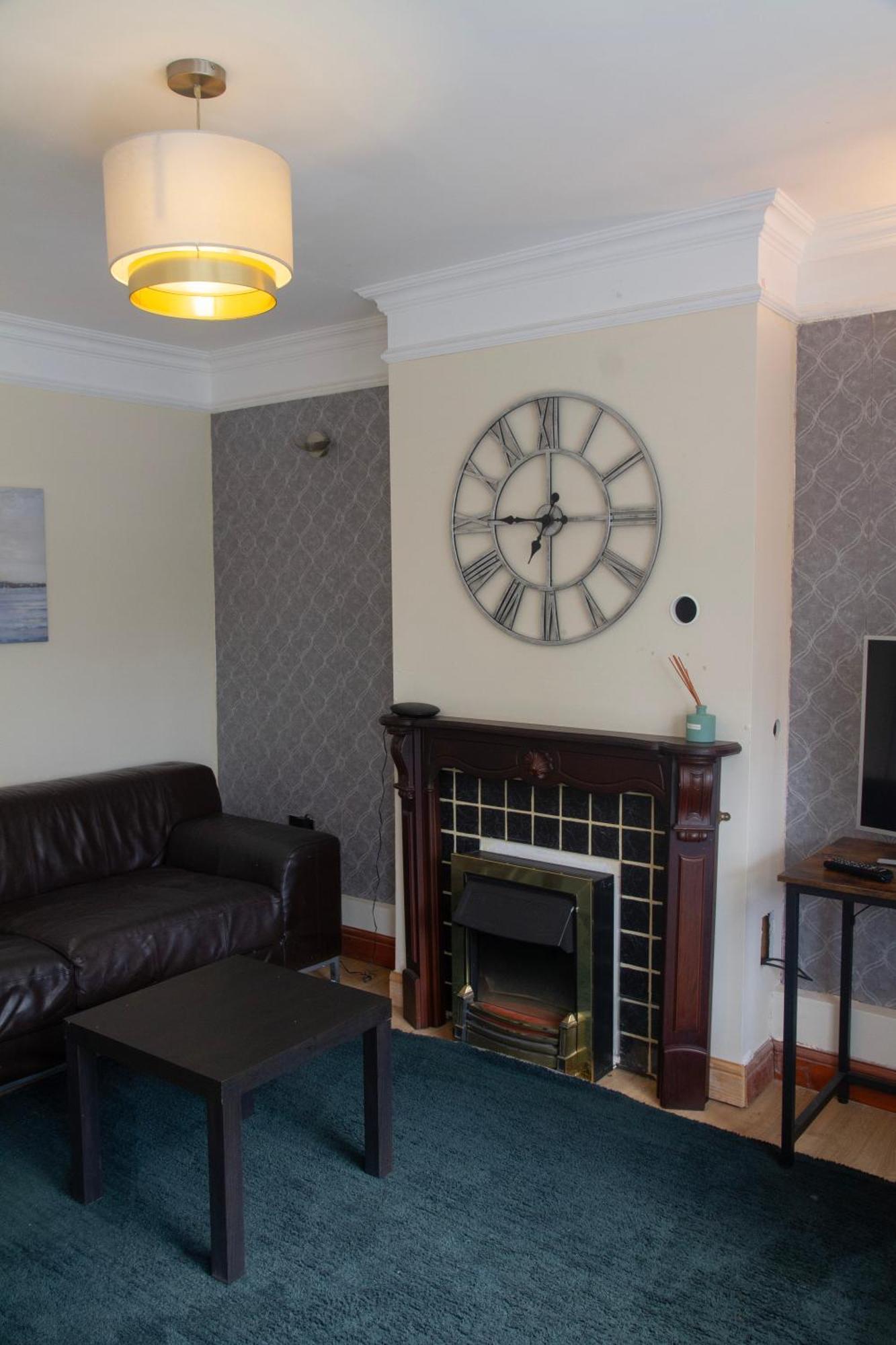 Vakantiehuis Spacious 4-bedroom Townhouse With Garden- Perfect For Groups! Londen
