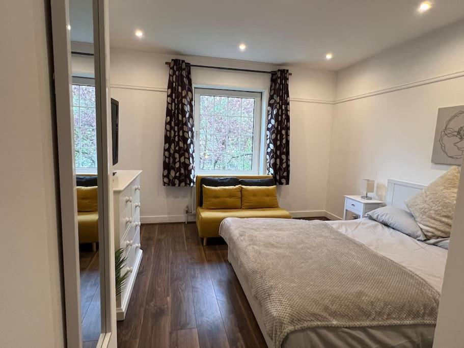 Holiday home 3 Bed Luxury House, 10 Min Walk To Underground London