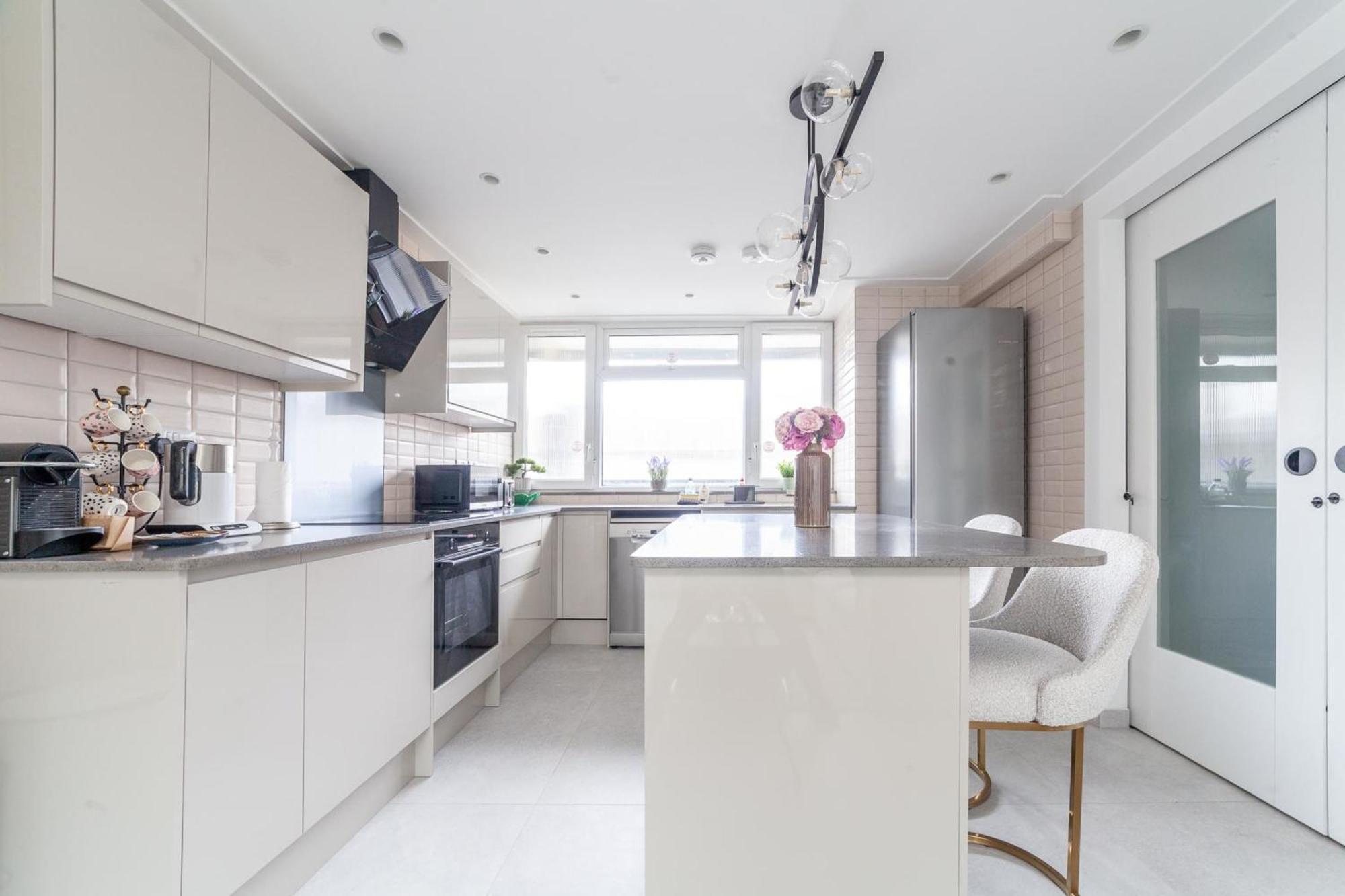Excellent 3-bed Flat In Elephant & Castle Leilighet London