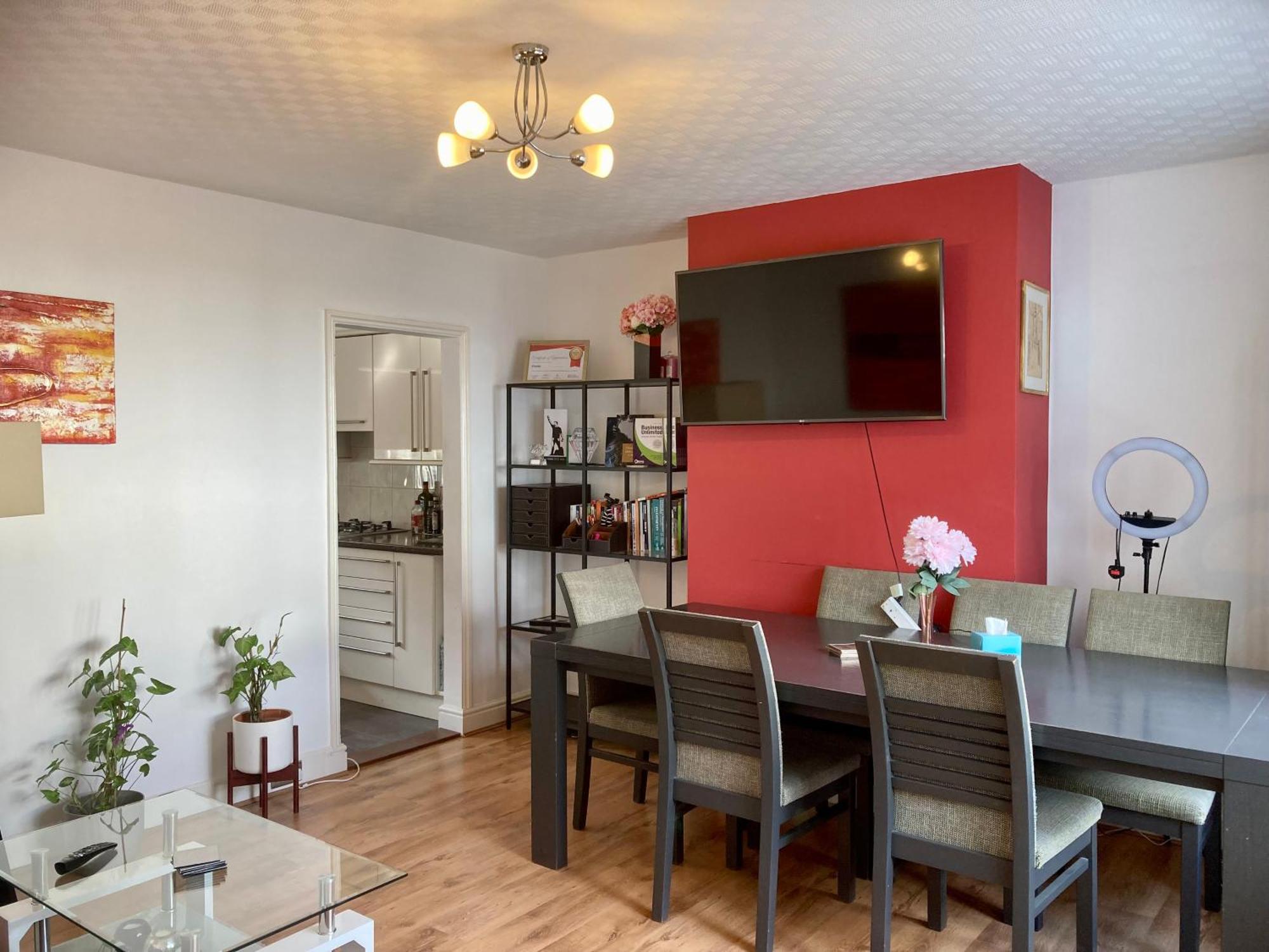 Cosy Modern Family Free Parking Garden Holiday home London