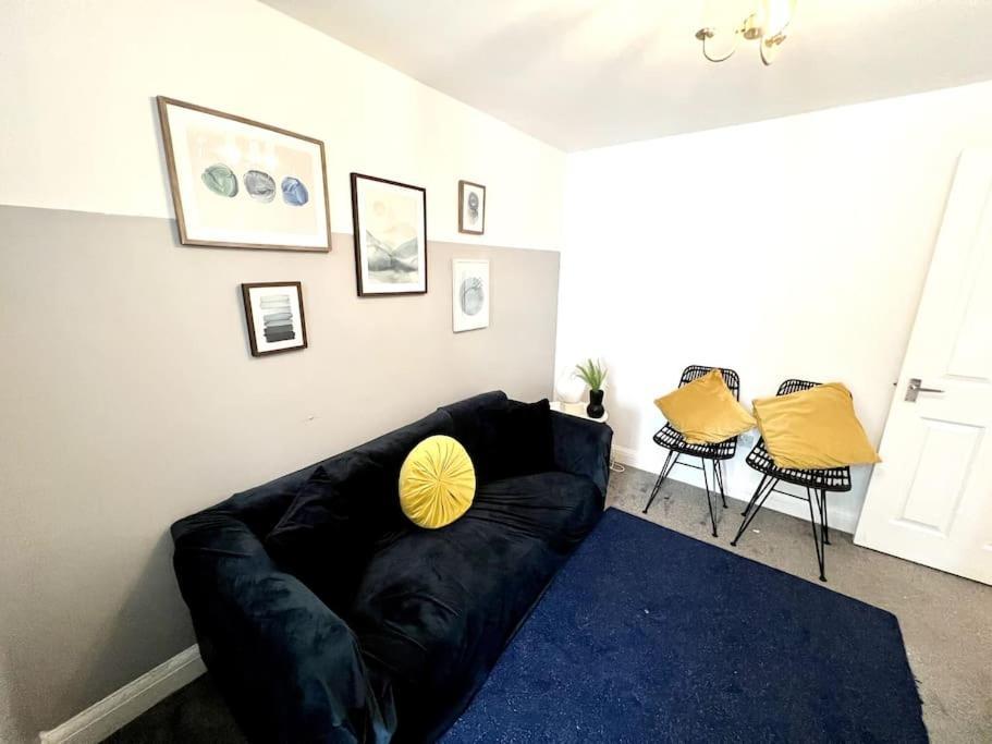 Modern 2 Bed Close To Mall With Parking & Garden Ferienhaus *