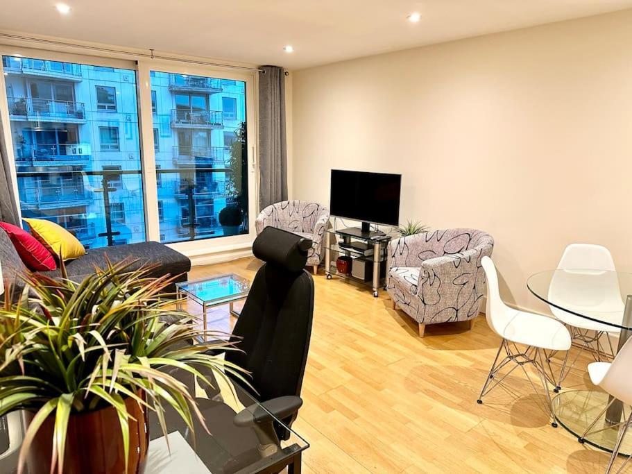 Stunning 2 Bed Thames River View - Leilighet London