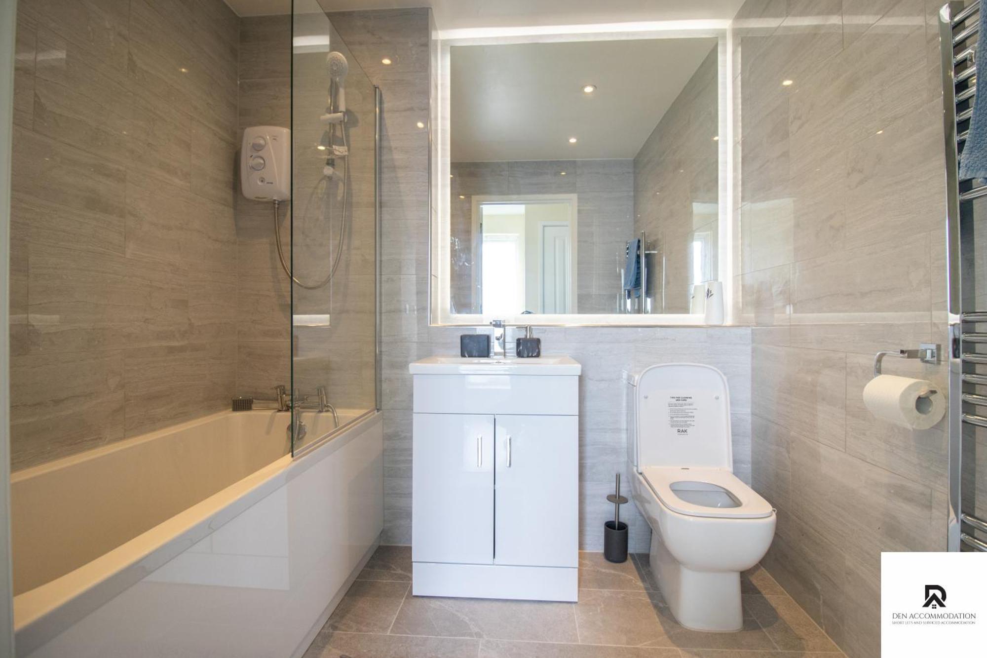 Newly Launched Two Bedroom House By Den Short Lets & Serviced With Garden
