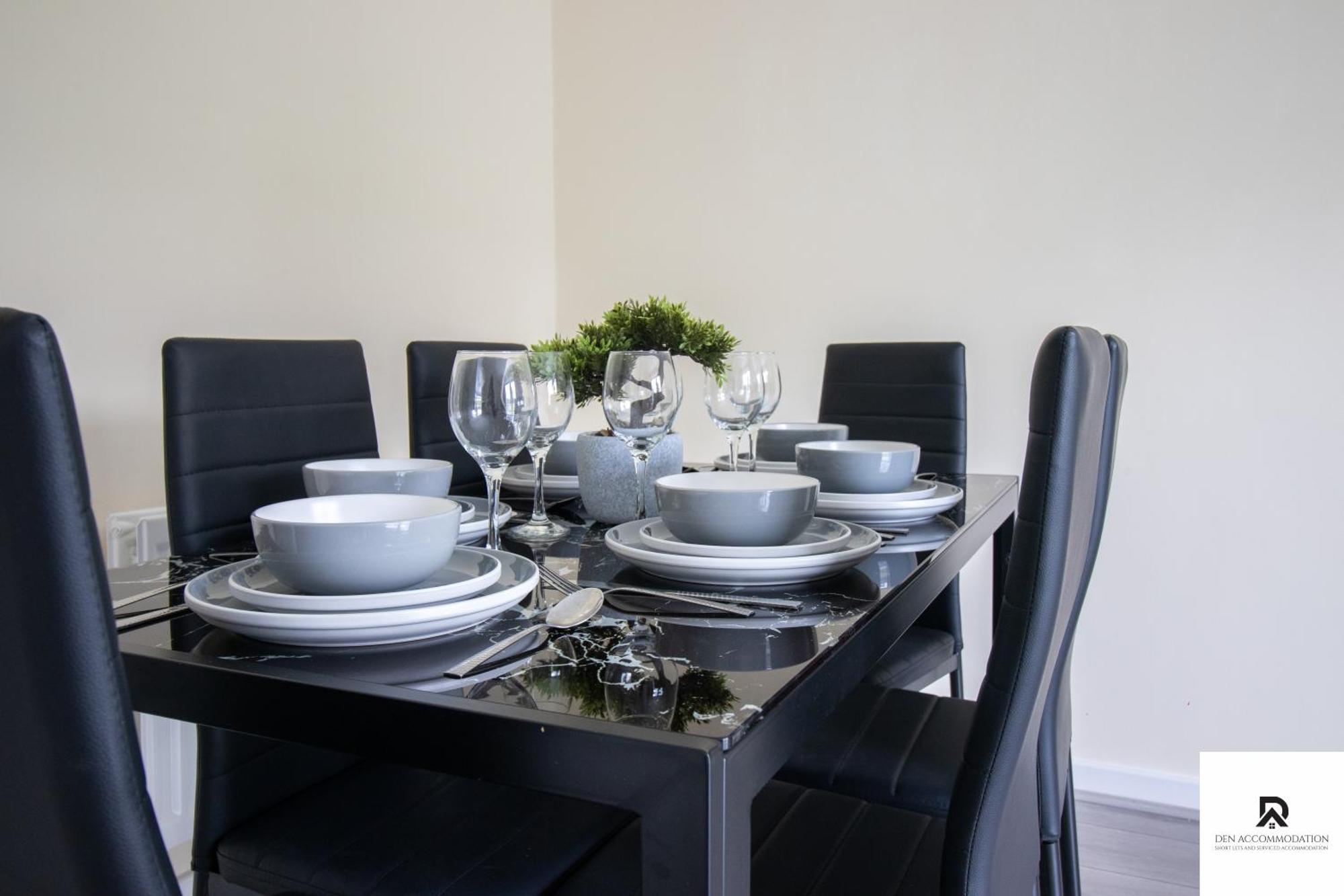Feriehus Newly Launched Two Bedroom House By Den Short Lets & Serviced With Garden London