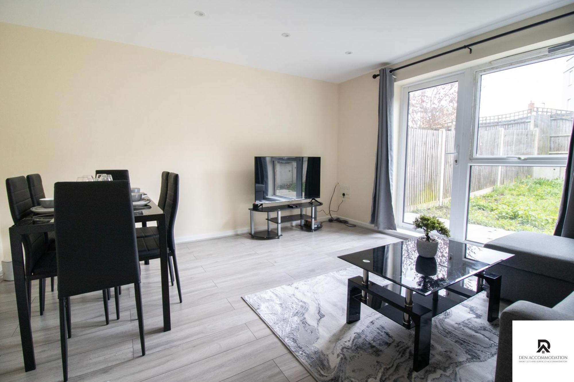 Feriehus Newly Launched Two Bedroom House By Den Short Lets & Serviced With Garden London