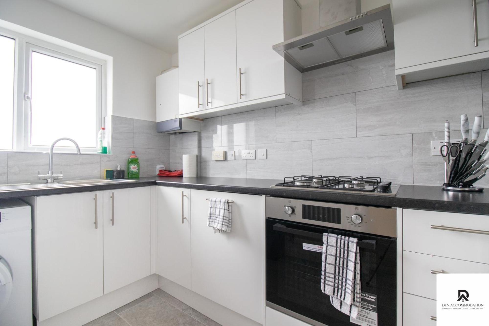 Newly Launched Two Bedroom House By Den Short Lets & Serviced With Garden Feriehus