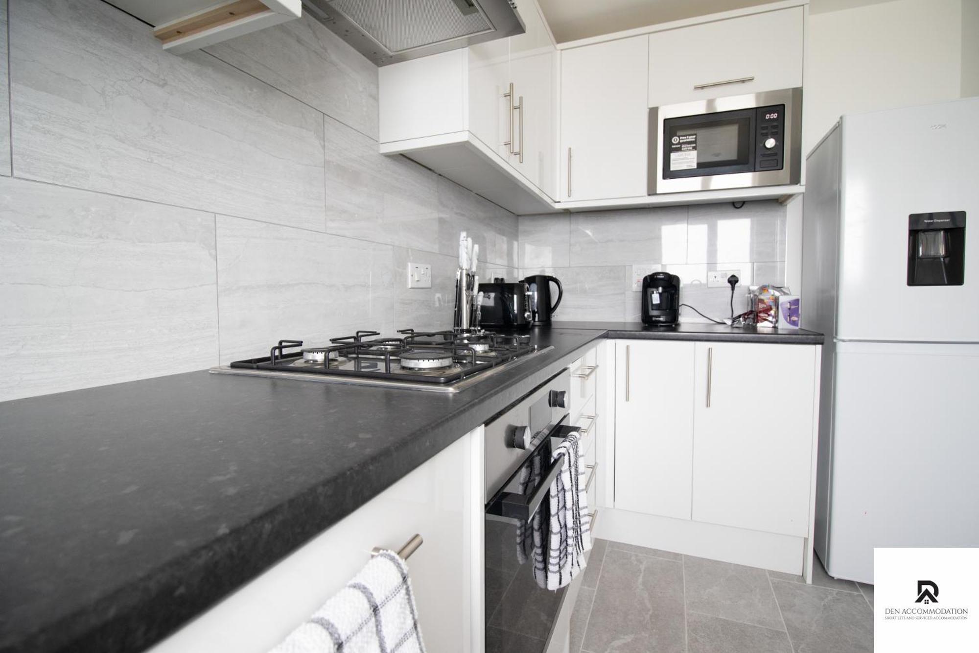 Newly Launched Two Bedroom House By Den Short Lets & Serviced With Garden Feriehus
