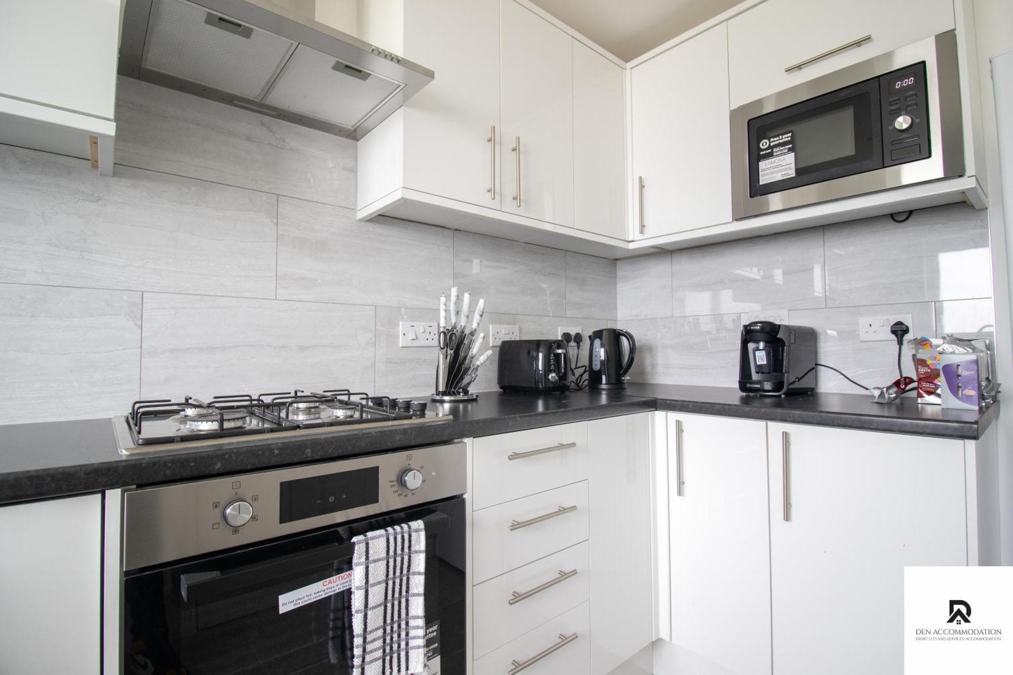 Newly Launched Two Bedroom House By Den Short Lets & Serviced With Garden Feriehus *