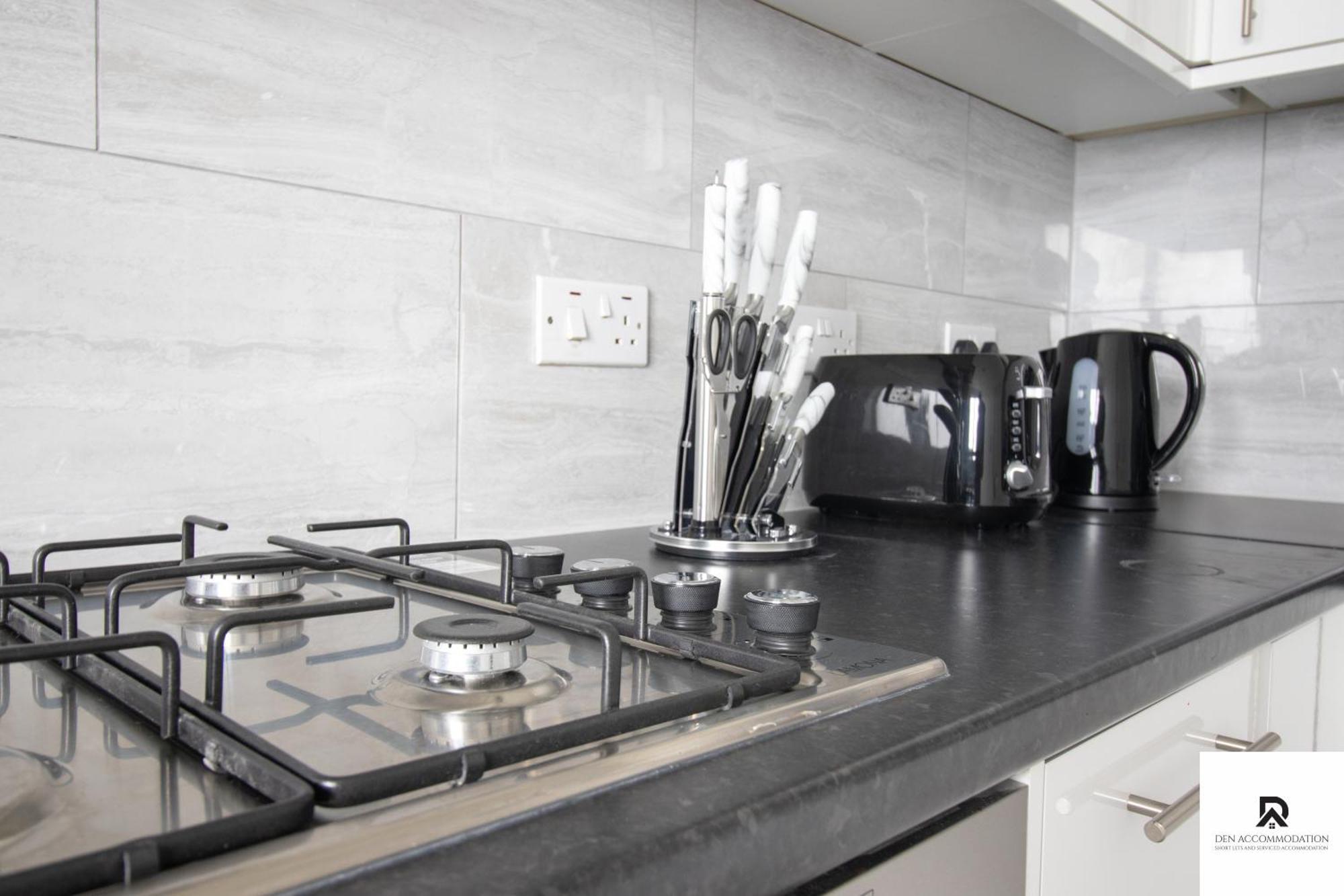 Newly Launched Two Bedroom House By Den Short Lets & Serviced With Garden