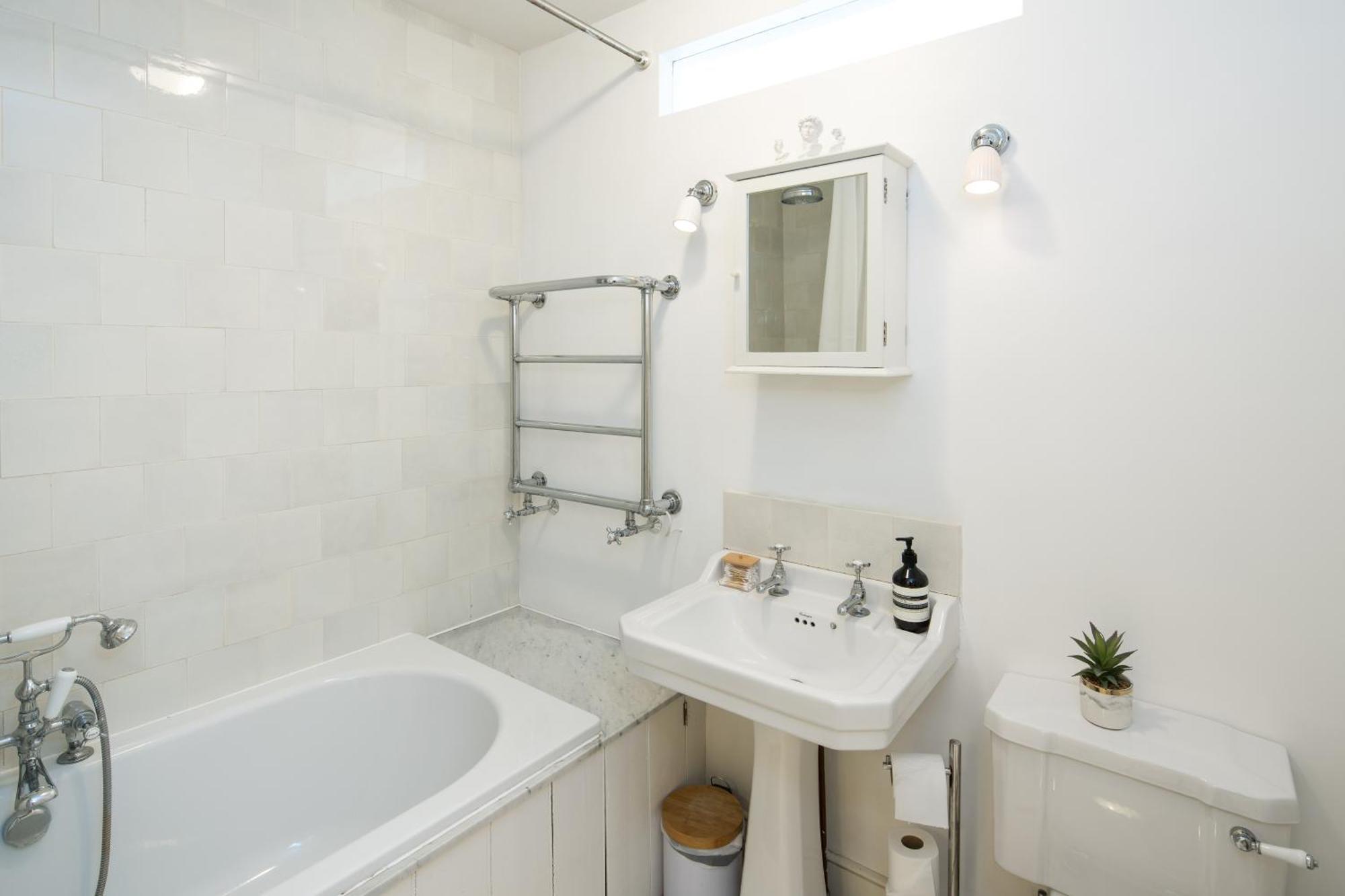 Apartment Charming 2-bed Flat In The Heart Of Nottinghill - Steps From Portobello Rd Market And Nottinghill Bookshop London