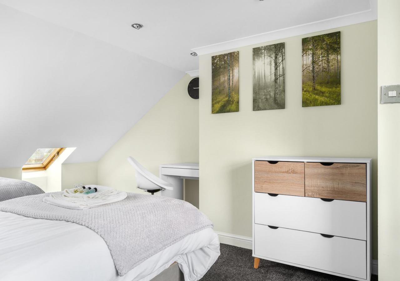 Uksas Two Bed Flat Park Front Appartement *