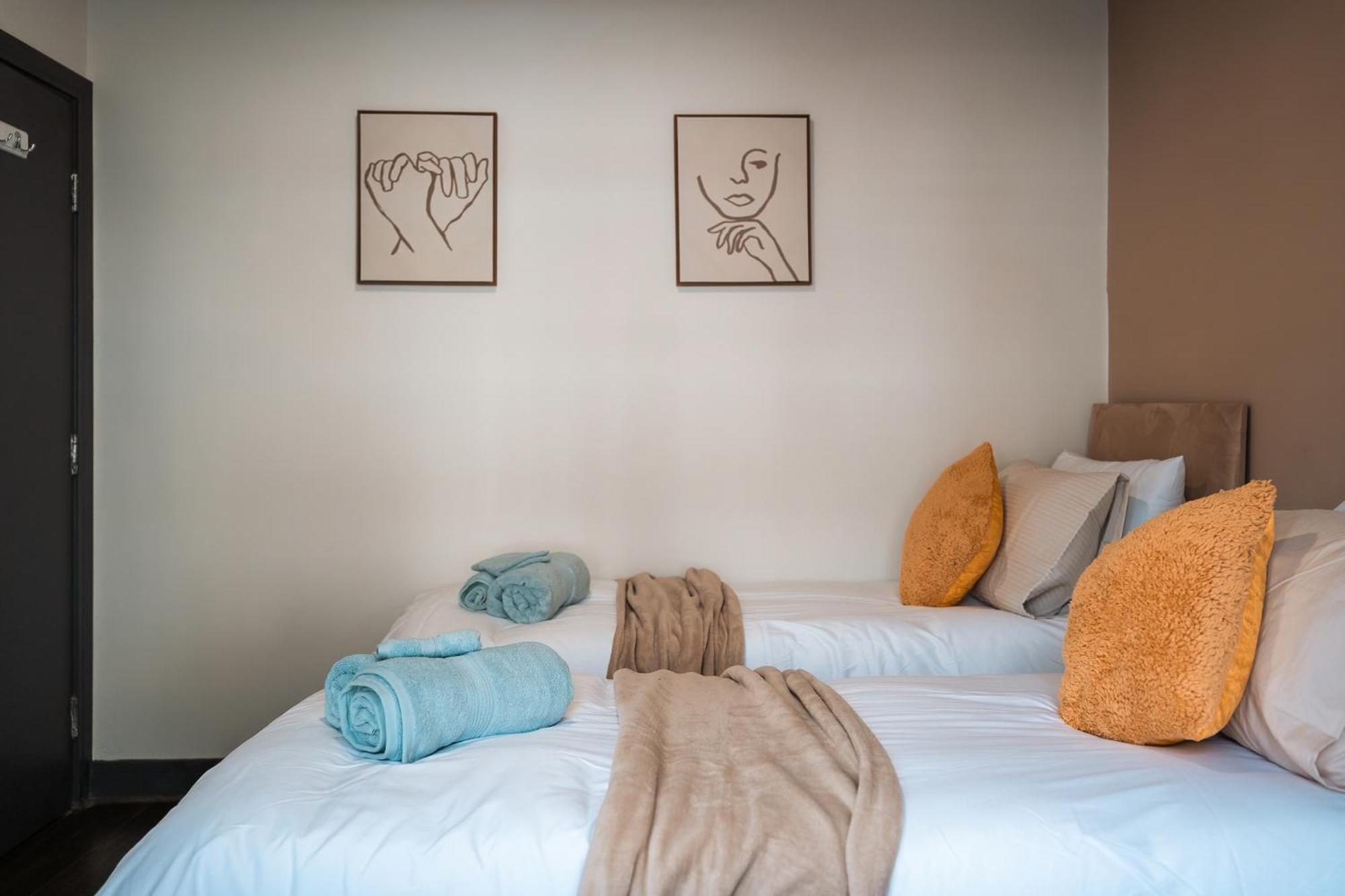 Ferienhaus Edmonton - 4 Bedrooms, Sleeps 8, 3 Bathroom Contractor Base London