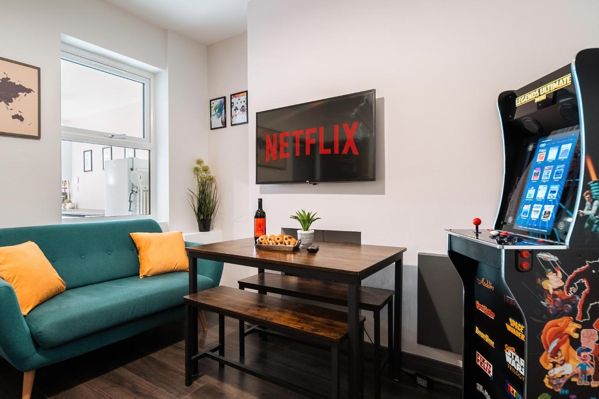 Ferienhaus Edmonton - 4 Bedrooms, Sleeps 8, 3 Bathroom Contractor Base