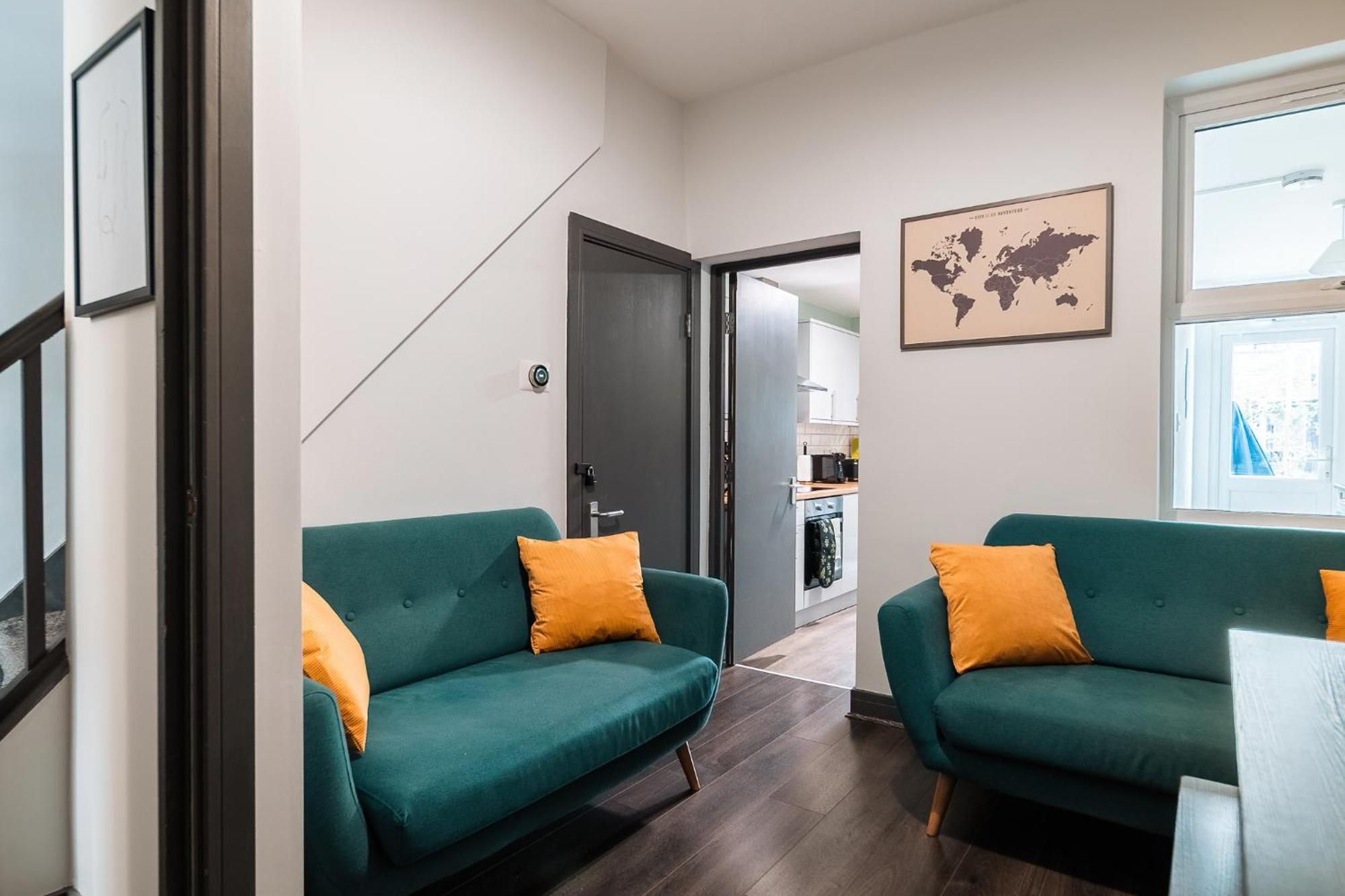 Ferienhaus Edmonton - 4 Bedrooms, Sleeps 8, 3 Bathroom Contractor Base
