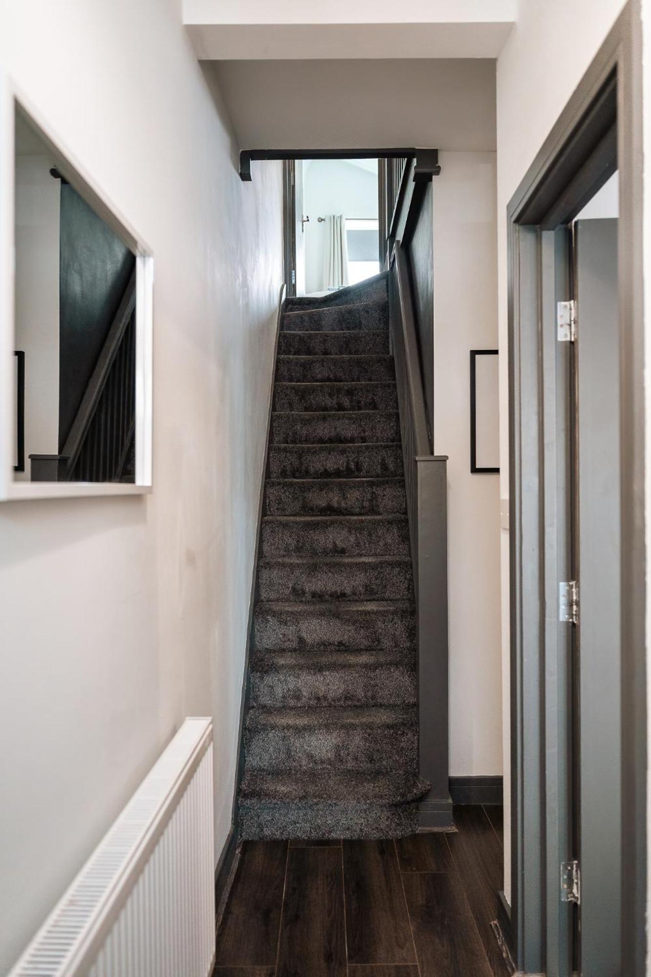 Ferienhaus Edmonton - 4 Bedrooms, Sleeps 8, 3 Bathroom Contractor Base *