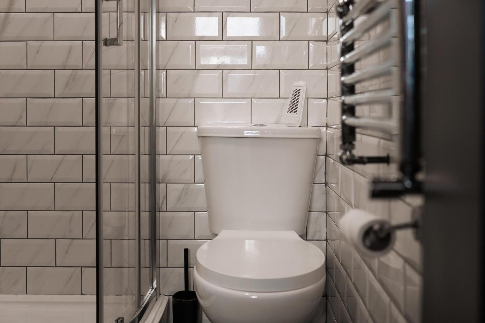 Ferienhaus Edmonton - 4 Bedrooms, Sleeps 8, 3 Bathroom Contractor Base London
