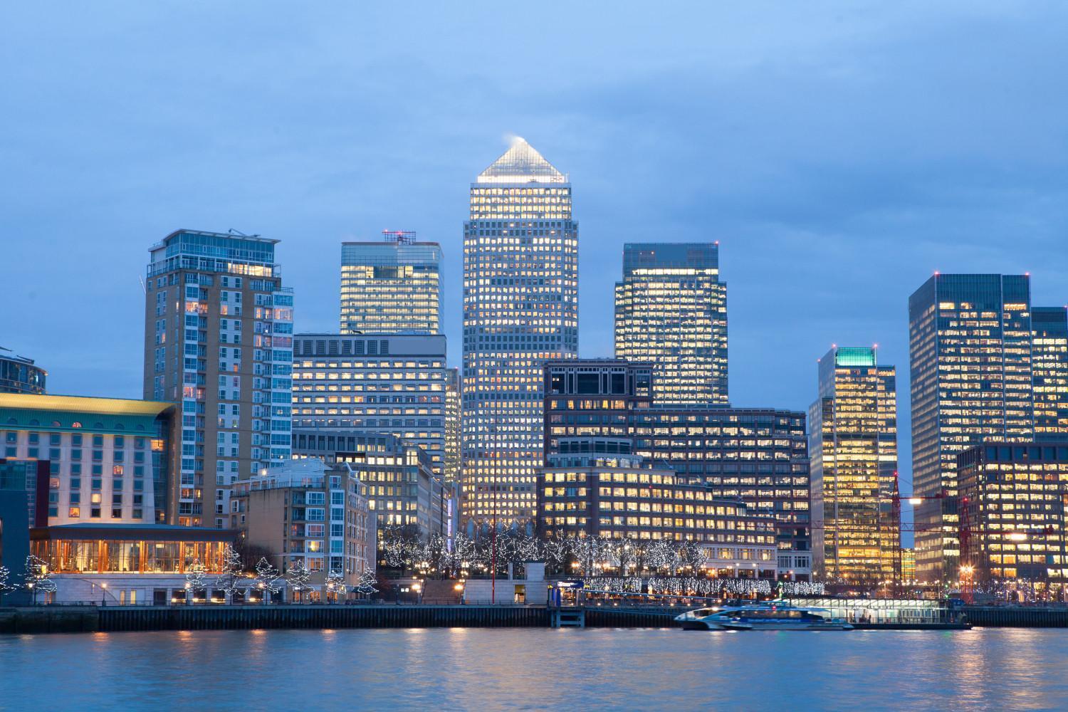 Apartment Entire Next To Canary Wharf In London