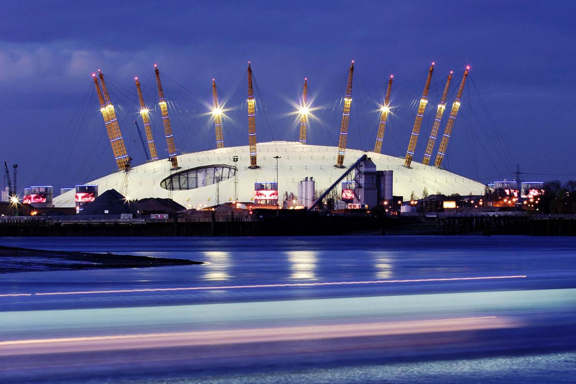 Apartment Entire Next To Canary Wharf In London