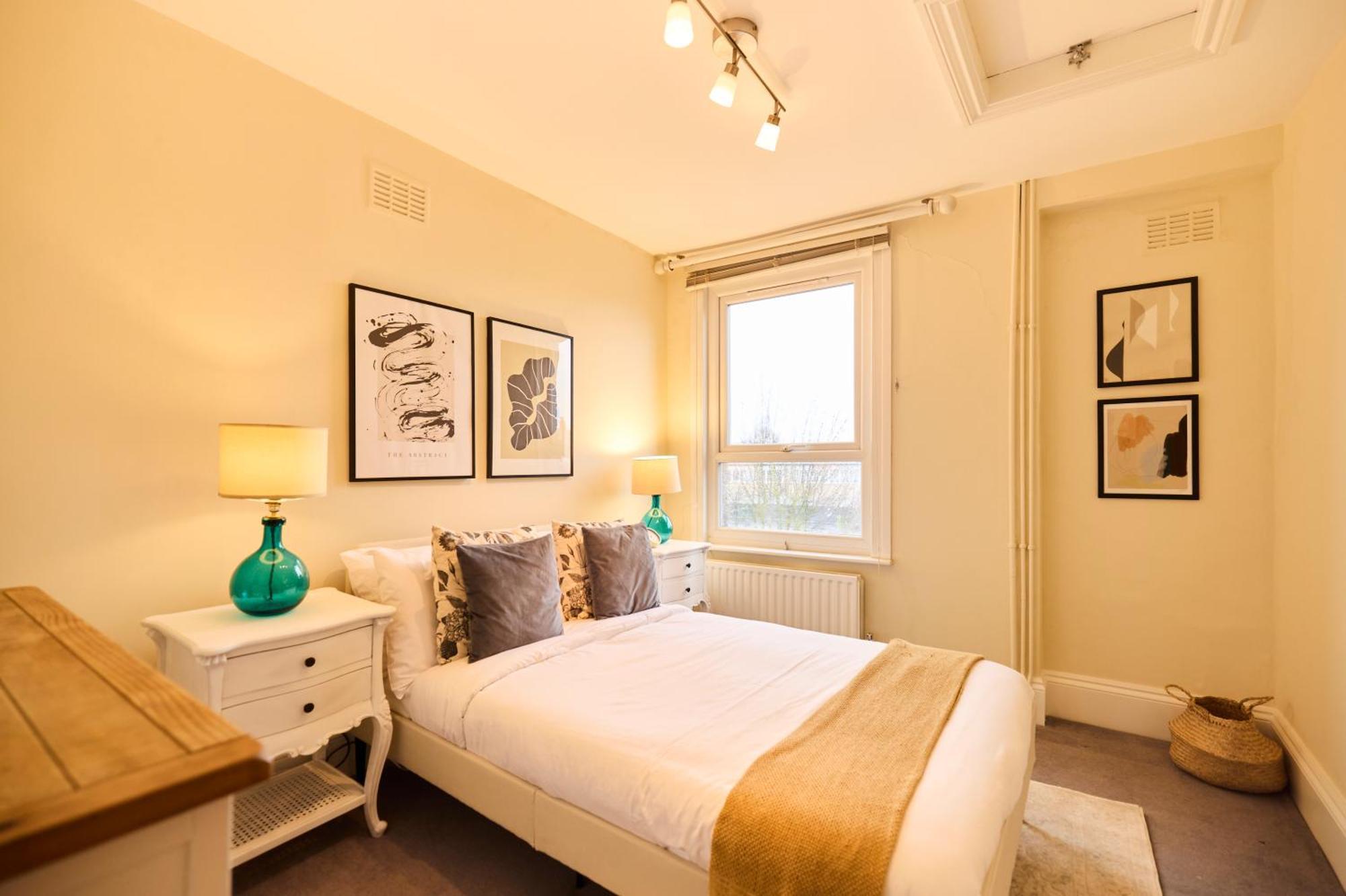 The Peckham Hideaway - Bright 3bdr Flat *