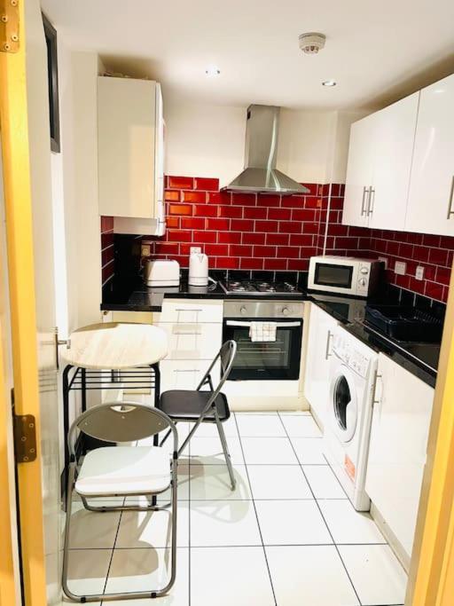 Apartment Excellent Two Bedroom Flat In London