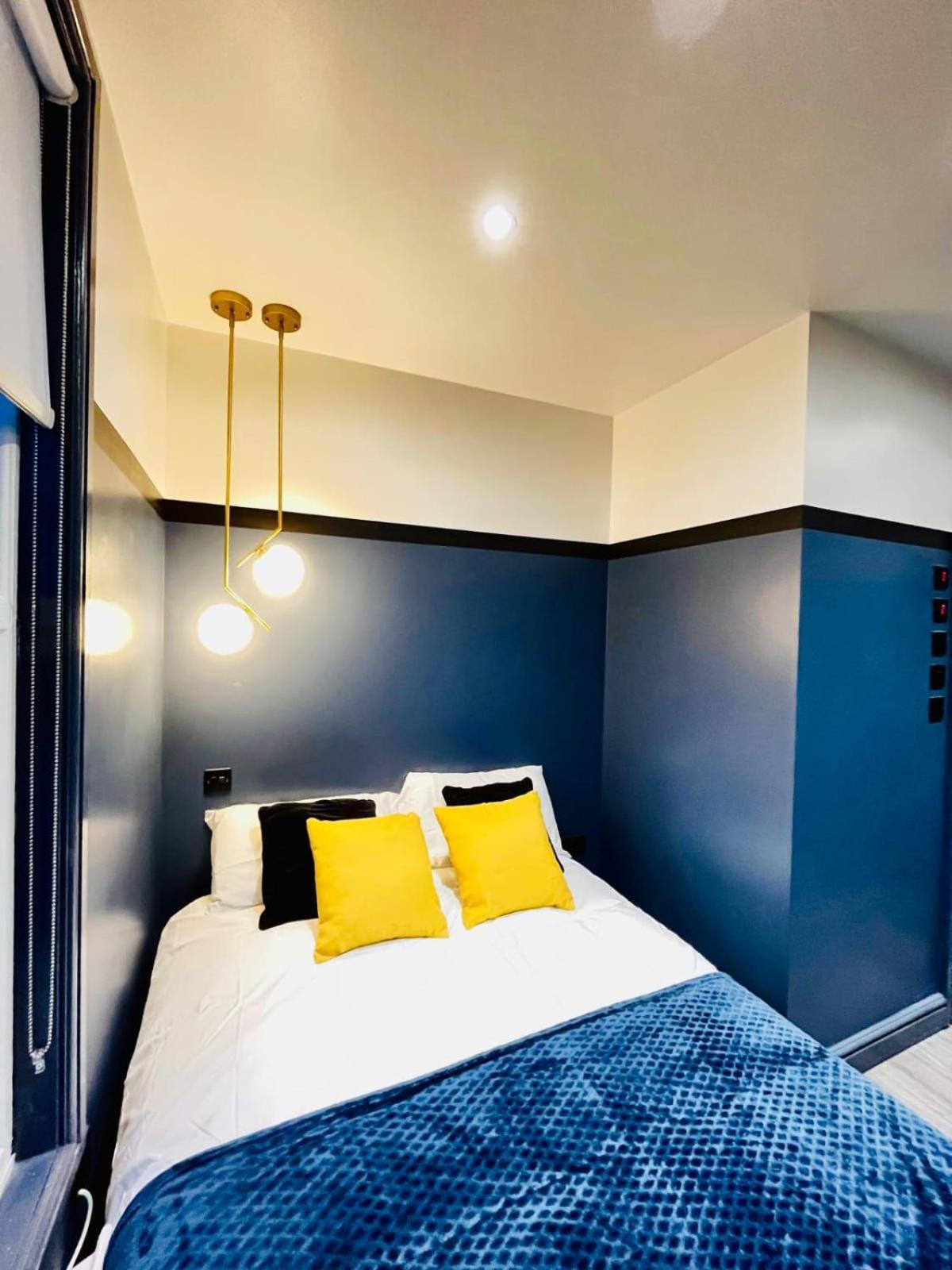 39 Blue House Luxury Ensuite Ideal For Tourists