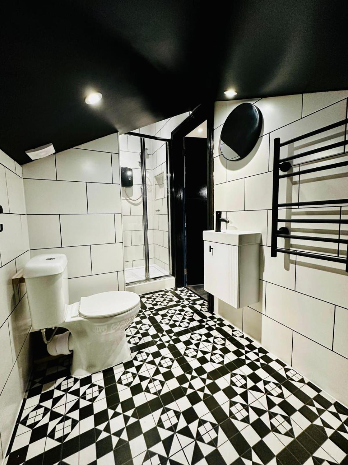 Guest house 39 Blue House Luxury Ensuite Ideal For Tourists *