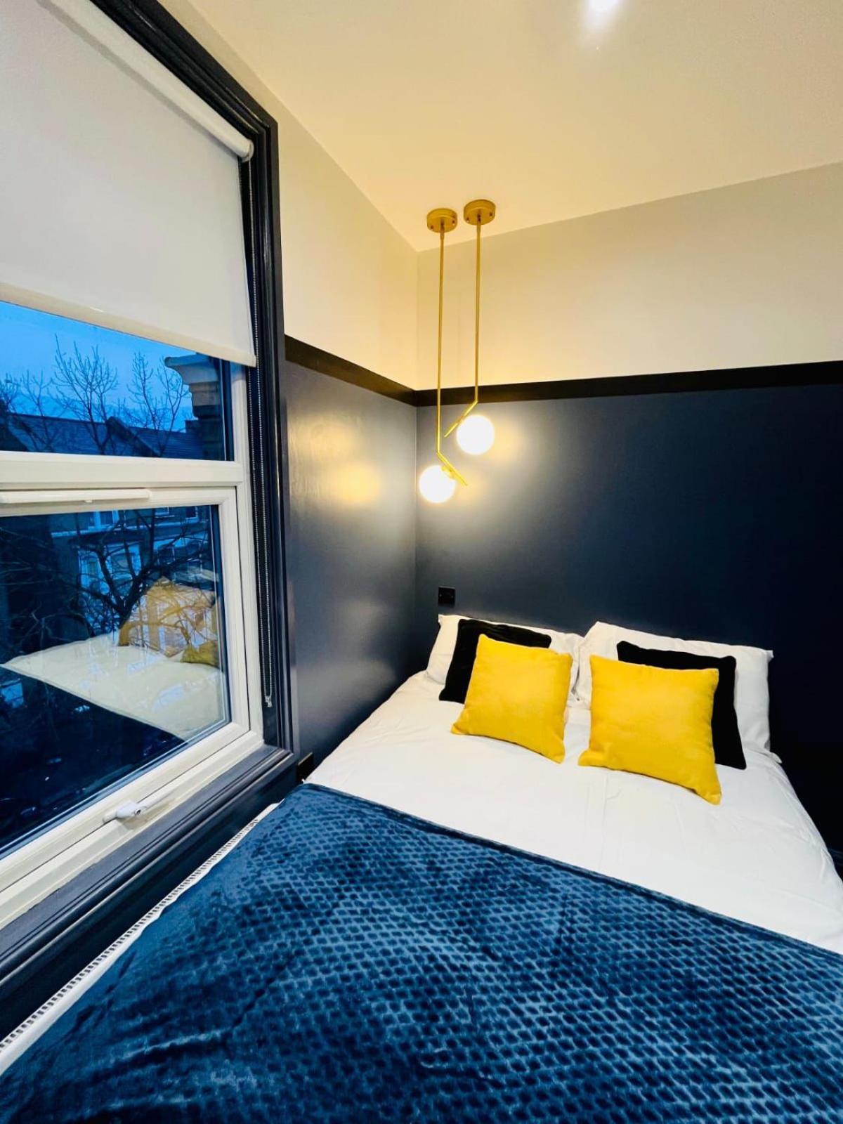 39 Blue House Luxury Ensuite Ideal For Tourists
