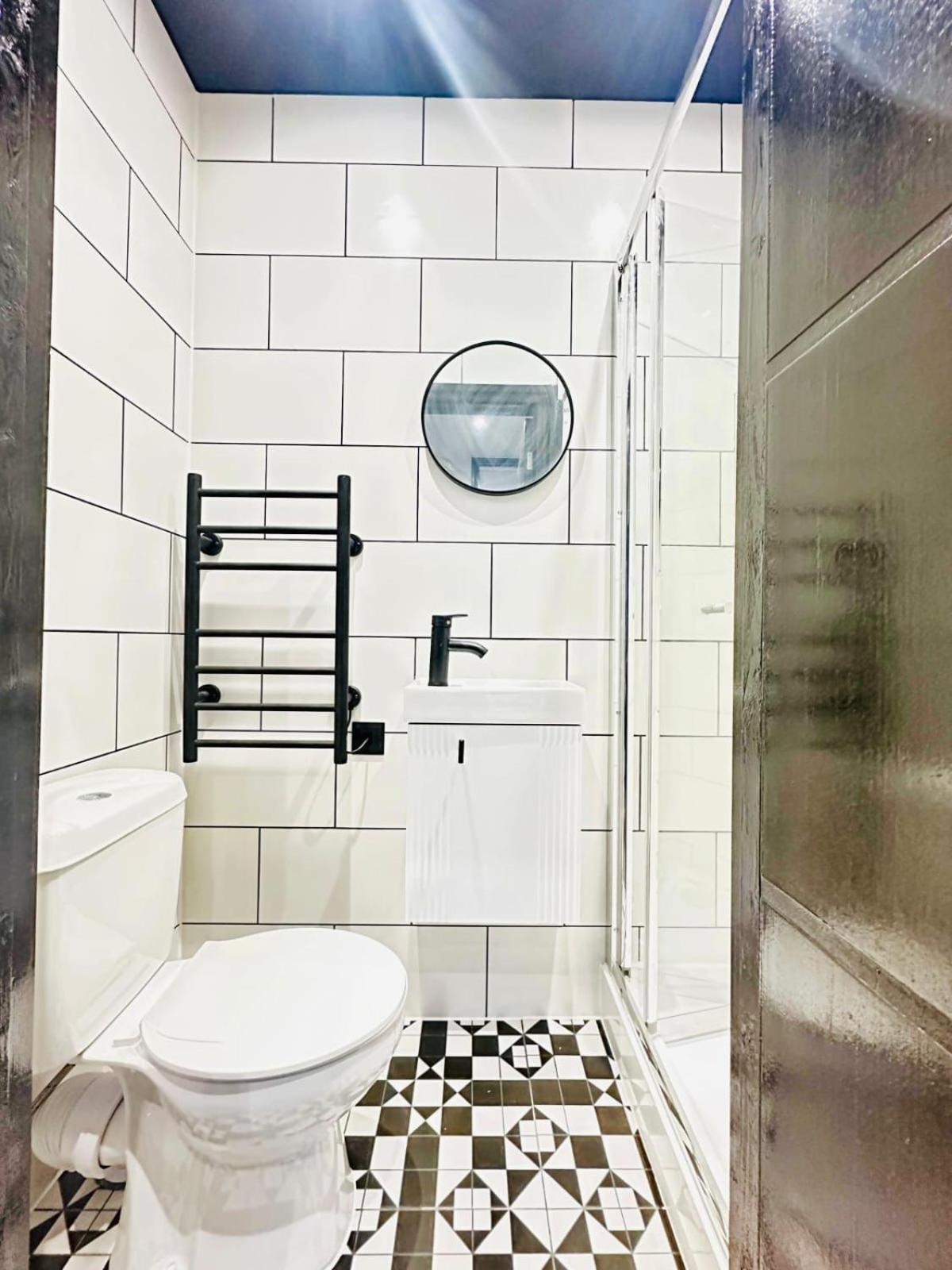 39 Blue House Luxury Ensuite Ideal For Tourists