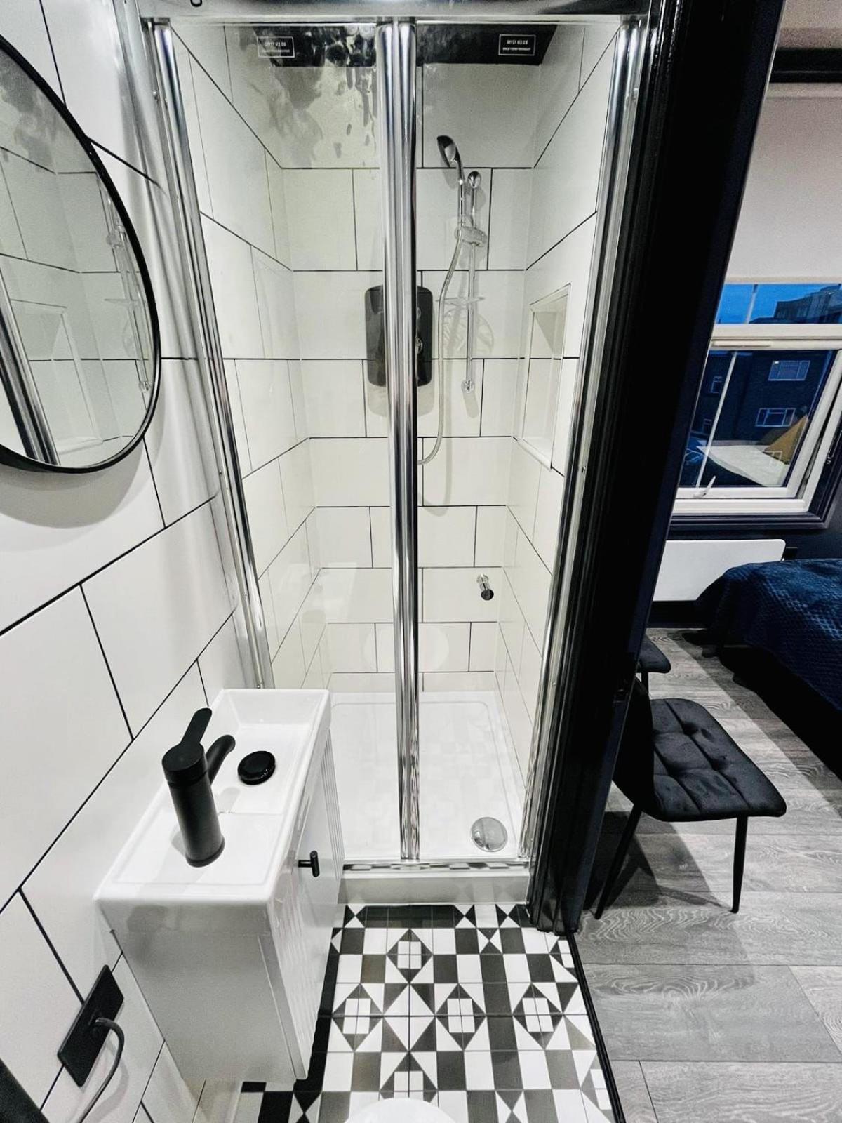 39 Blue House Luxury Ensuite Ideal For Tourists London