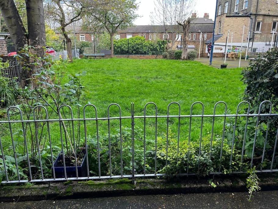 Golden Flat Next To Camden Town London