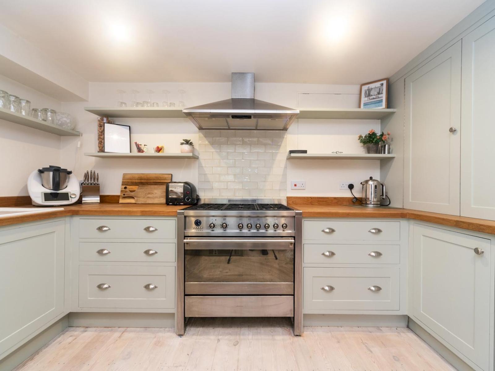 Unique House In A Picturesque Greenwich Street Pass The Keys