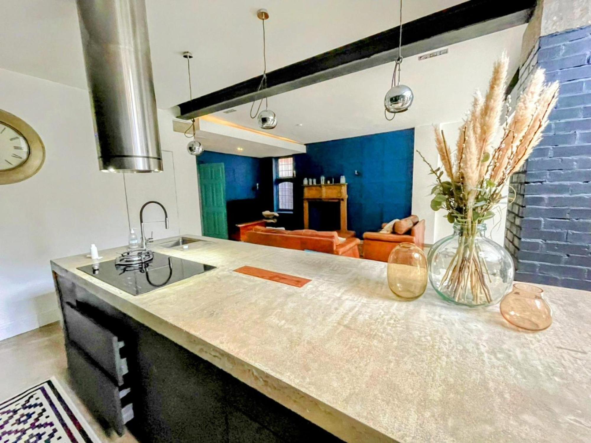 Remarkable 7-bed House In