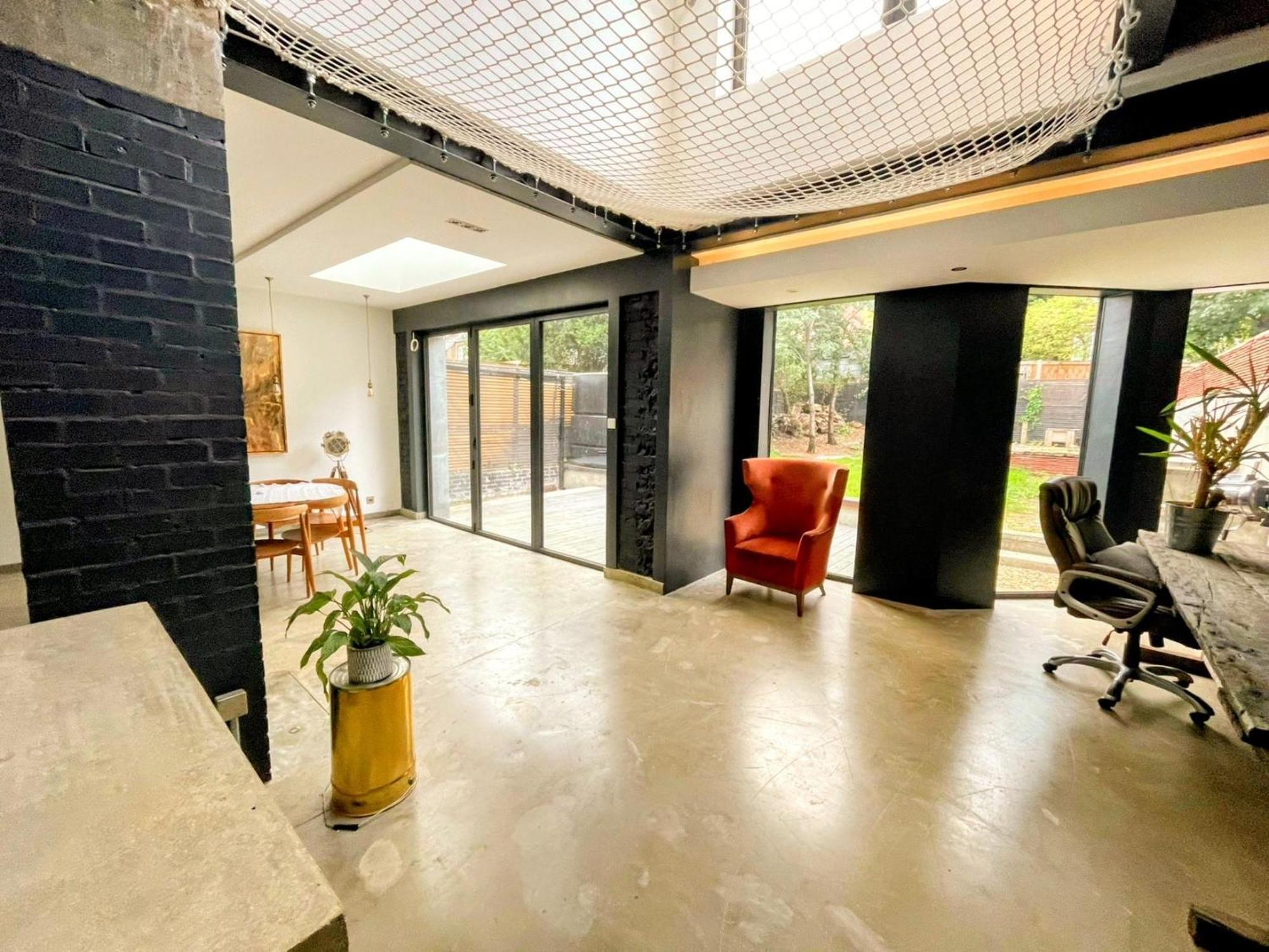 Remarkable 7-bed House In Holiday home