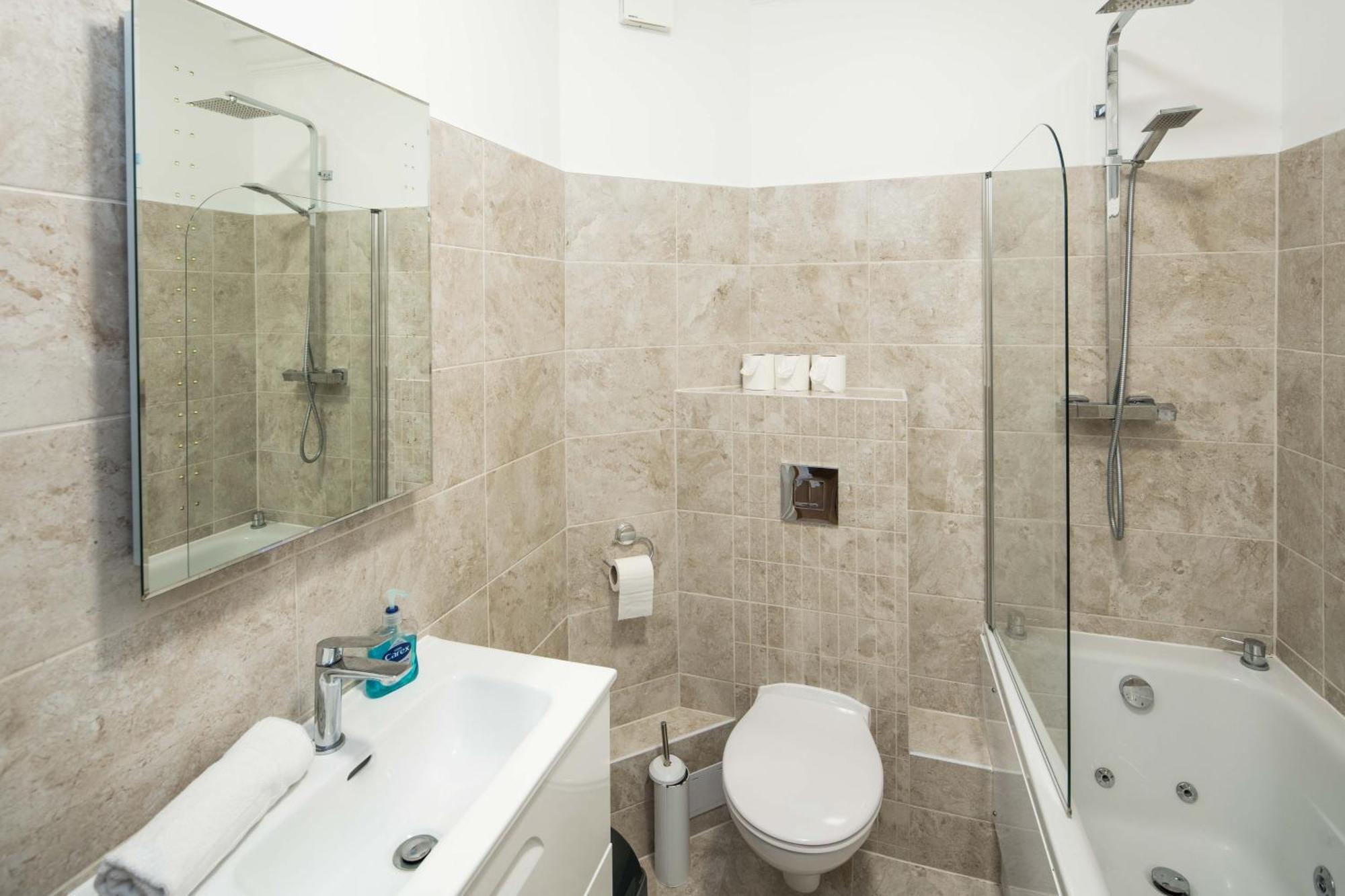 Elegant 1br Near Leilighet