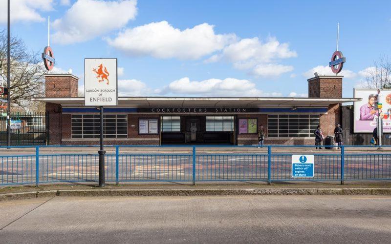 Skyvillion - Cozy Large 4 & 1 Bed In Enfield, Mins To Tube Station, Free Wi-fi Apartamento Londres