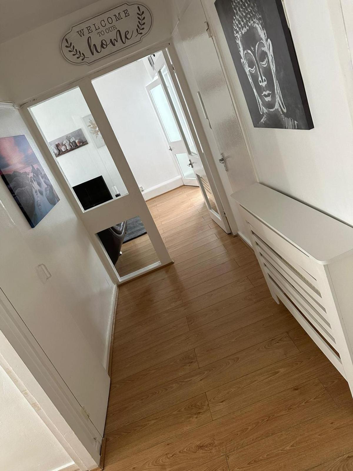 Cosy 2 Bedroom In South West Apartment