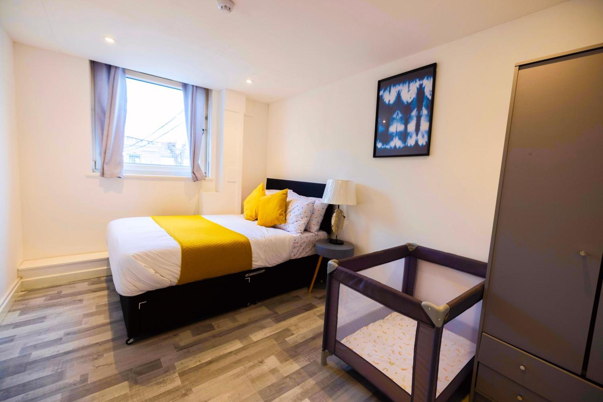 3 Bedroomflat-free Parking-wifi-parking-8people Apartment