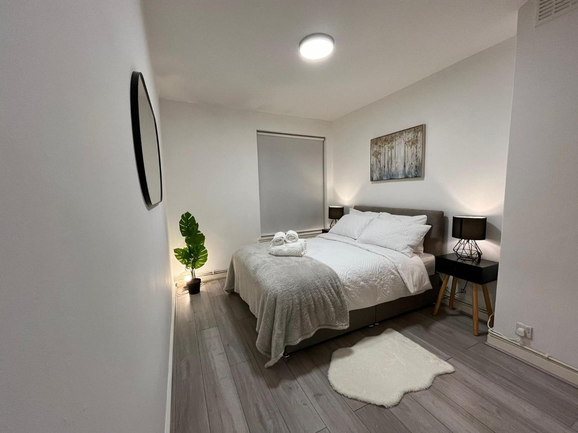 Appartement Charm: Spacious 3-bed With Garden Oasis Londen
