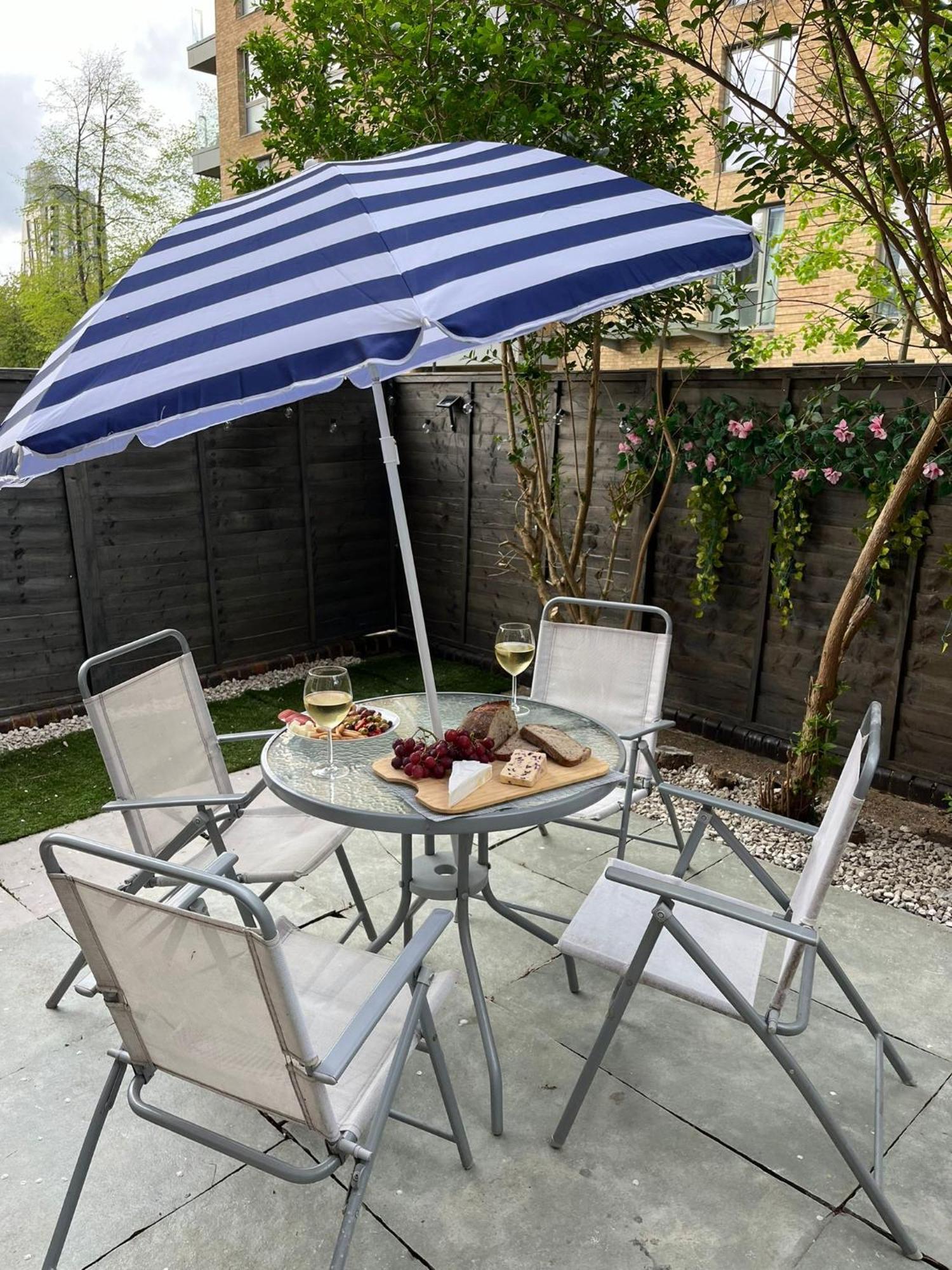 Charm: Spacious 3-bed With Garden Oasis Appartement