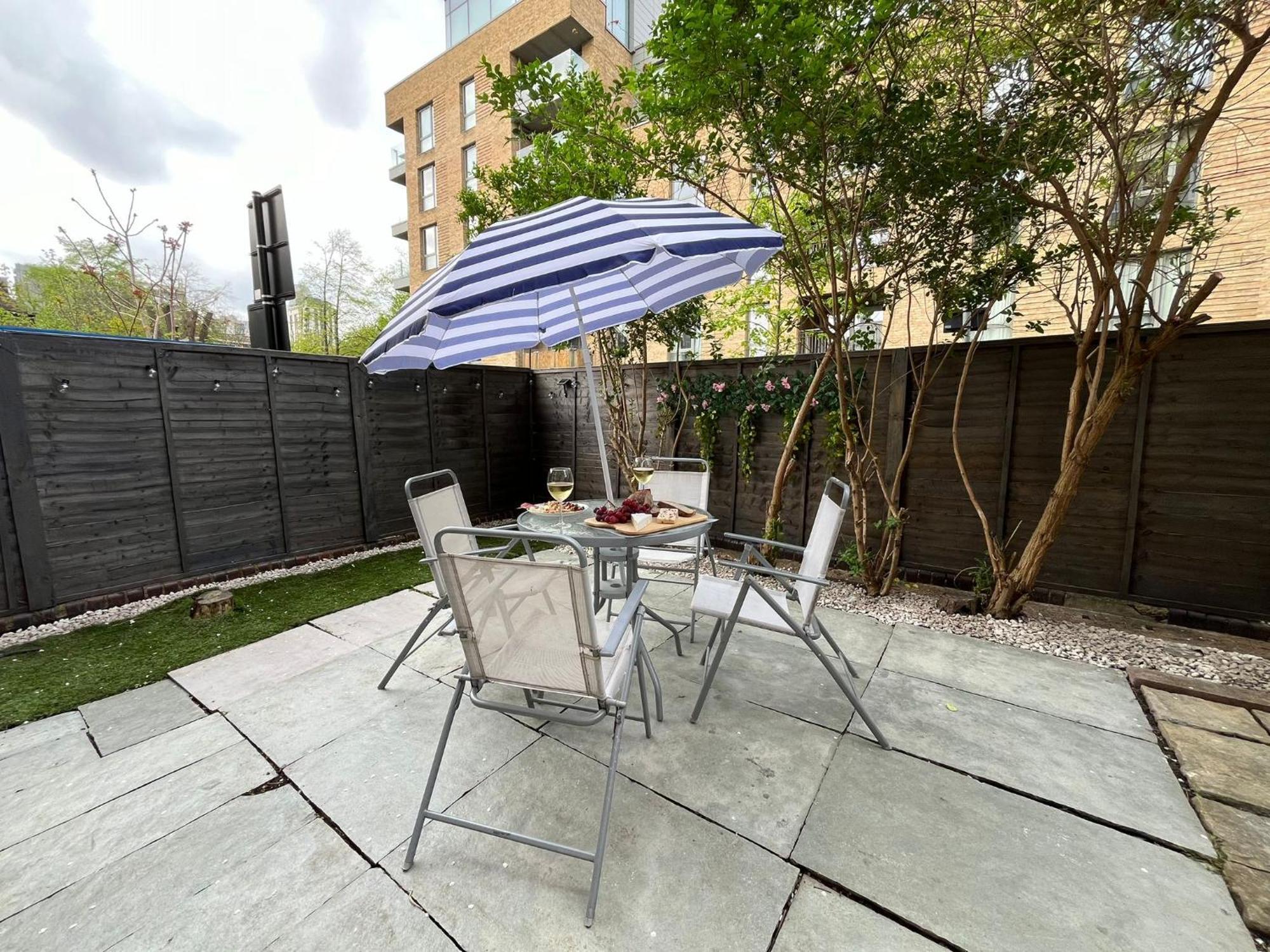Charm: Spacious 3-bed With Garden Oasis Apartment