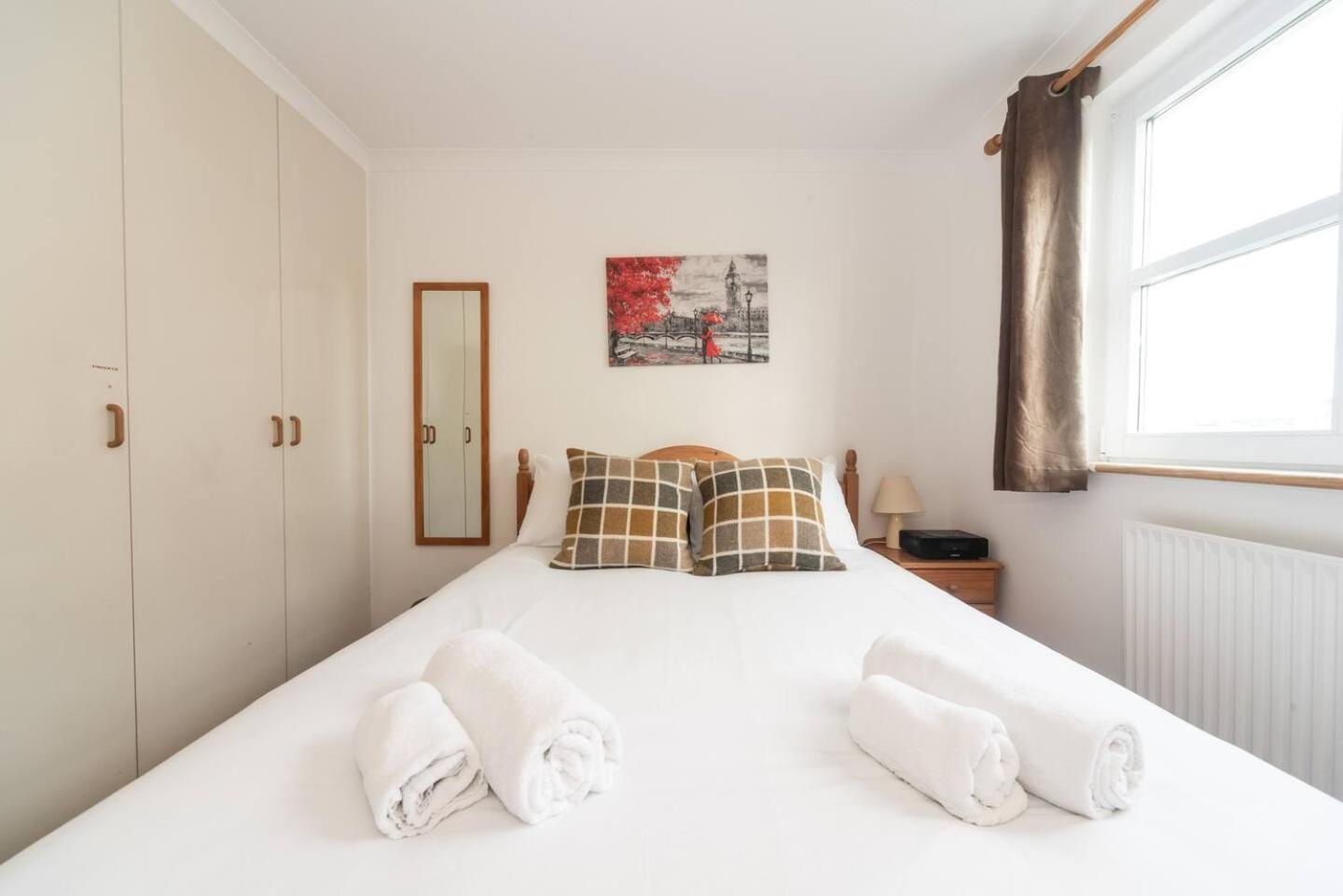 Sunny Maisonette With Views Over Canary Wharf, Londres