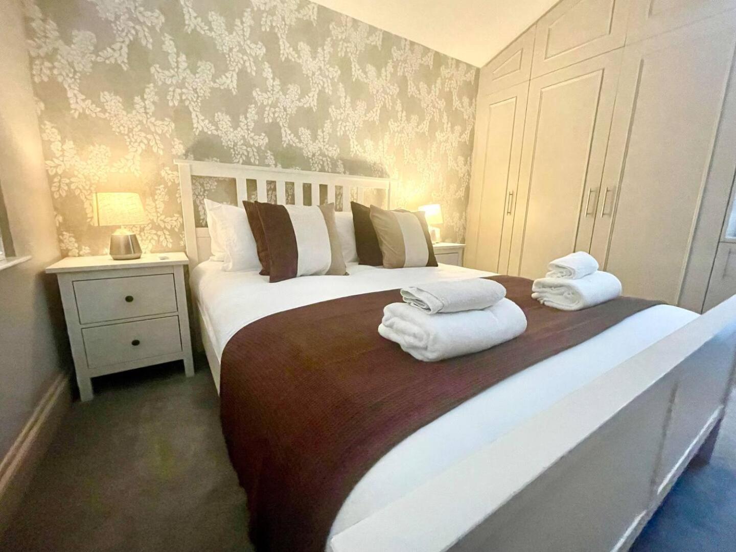 Luxury King-bed Ensuite With Tranquil Garden Views Feriehus *