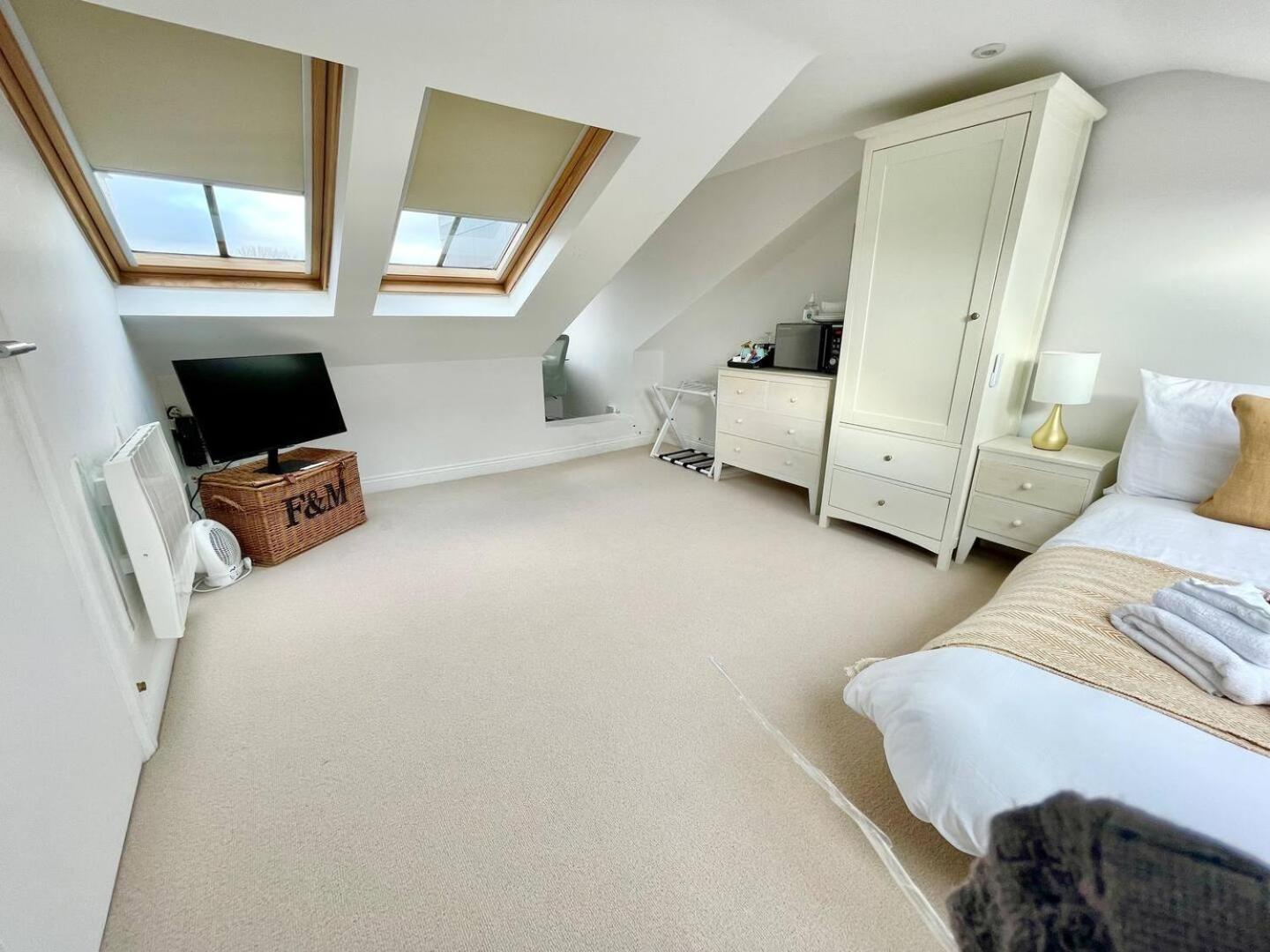 Bright Quiet Loft Ensuite Serene Clapham Area * Londen
