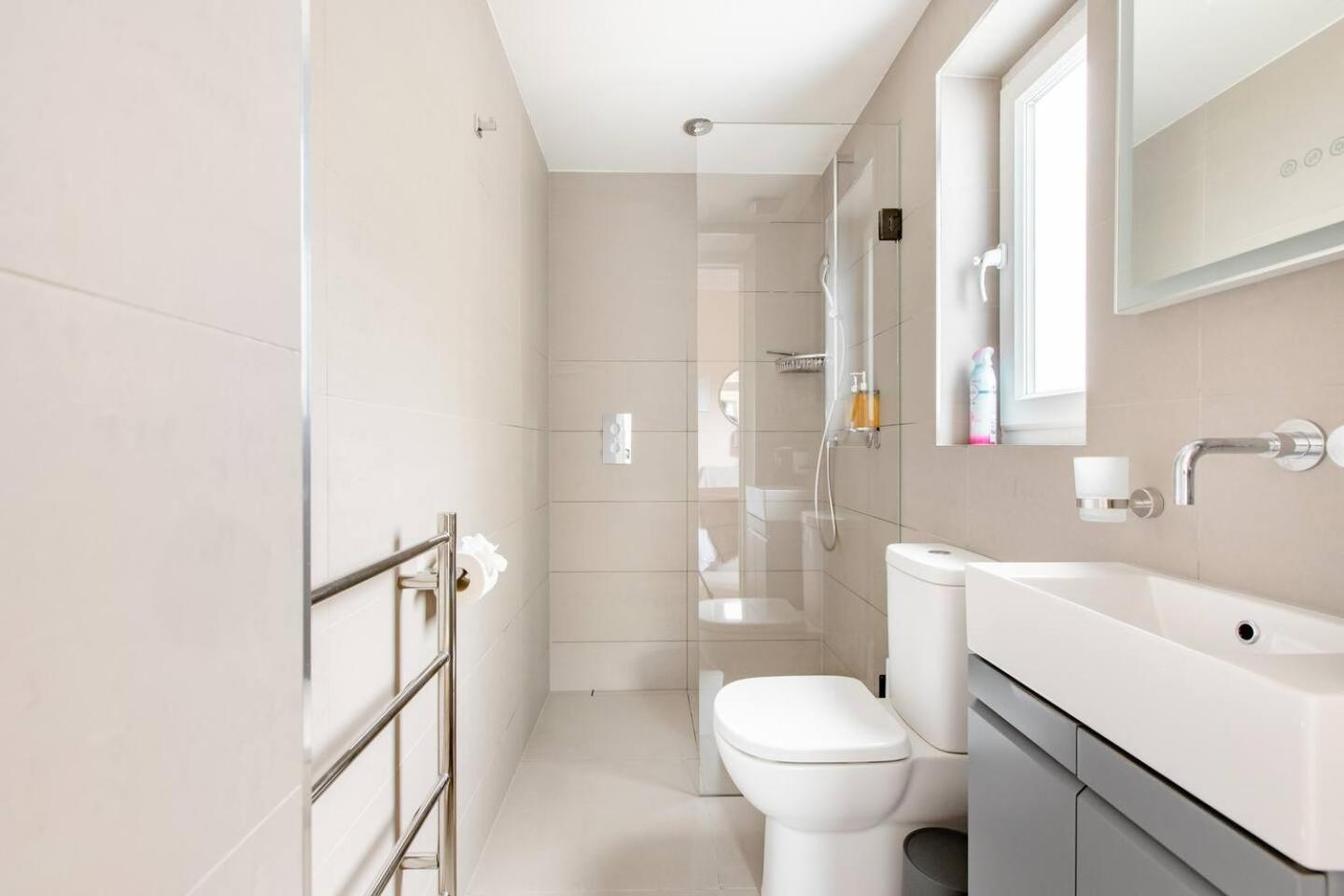Clapham - Kingsize Bed - En-suite - Private Patio - Peaceful Space - *