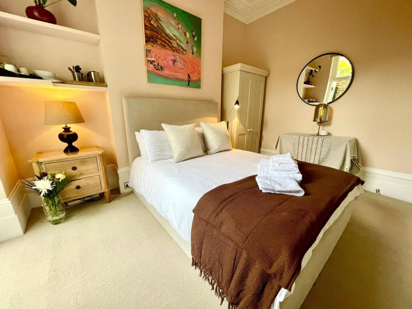 Clapham - Kingsize Bed - En-suite - Private Patio - Peaceful Space - Сasa de vacaciones